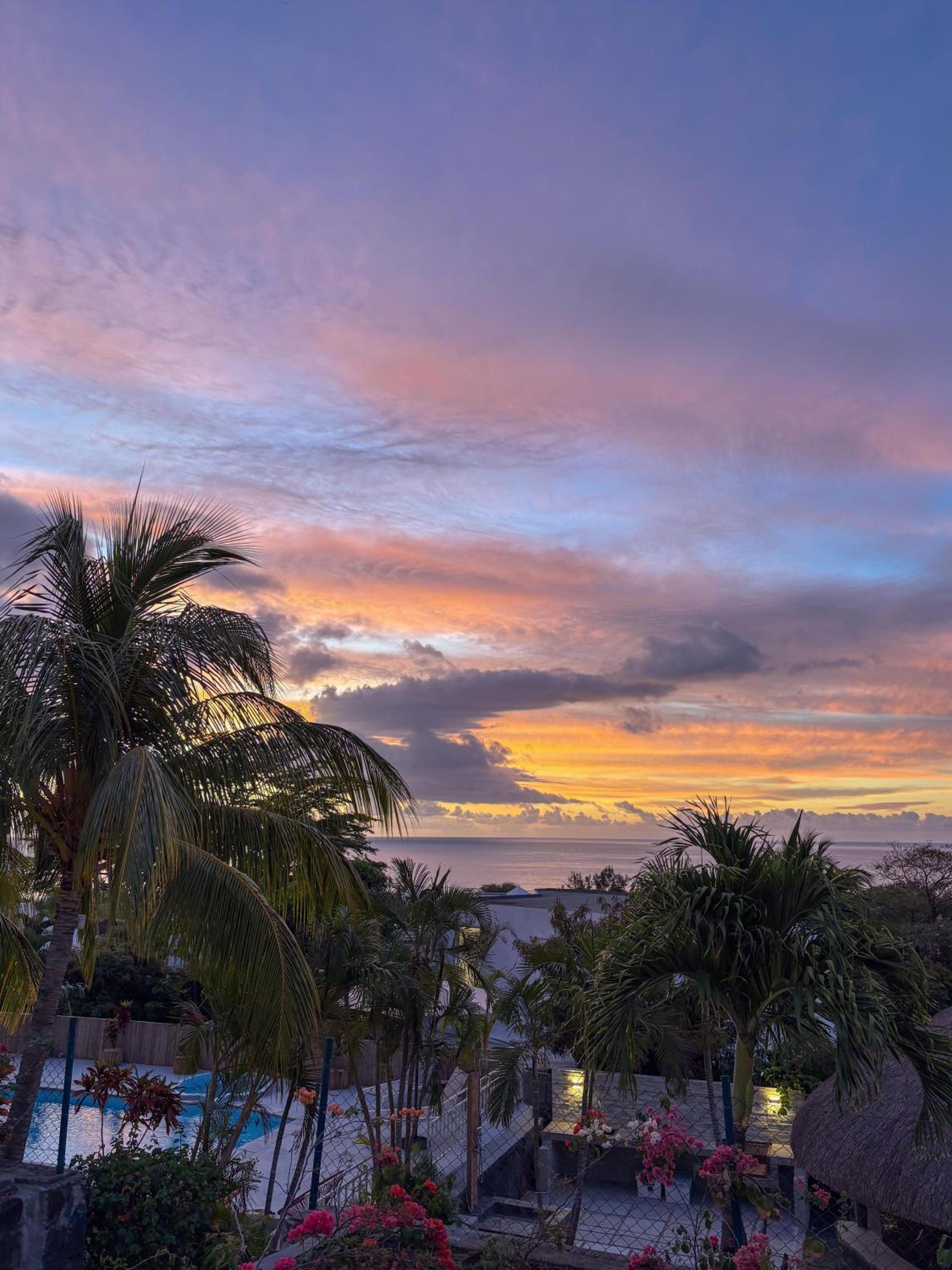 LAKAZ DEL VISTA - Luxurious new apartments with panoramic sea views, pool & garden retreat