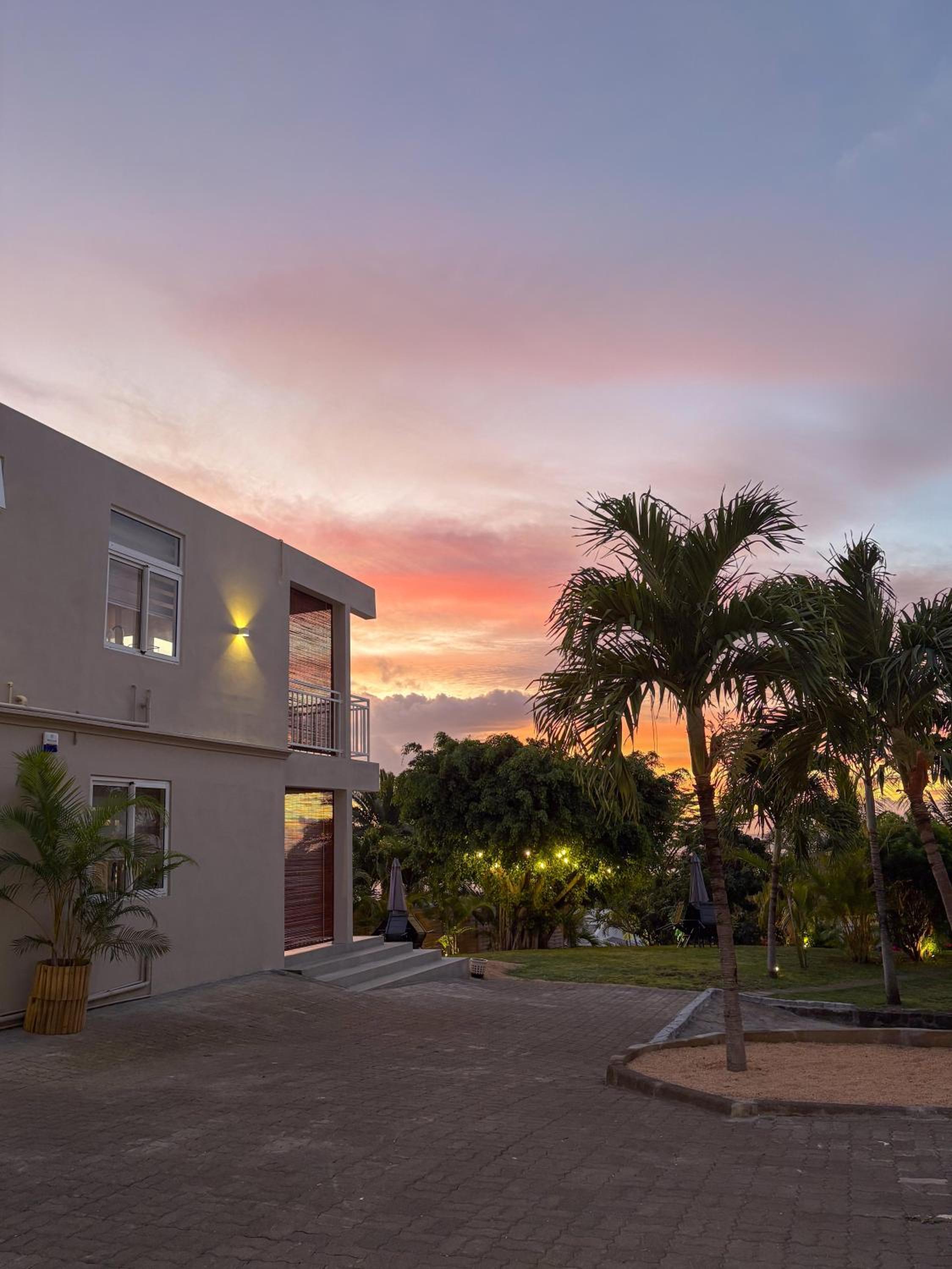 LAKAZ DEL VISTA - Luxurious new apartments with panoramic sea views, pool & garden retreat