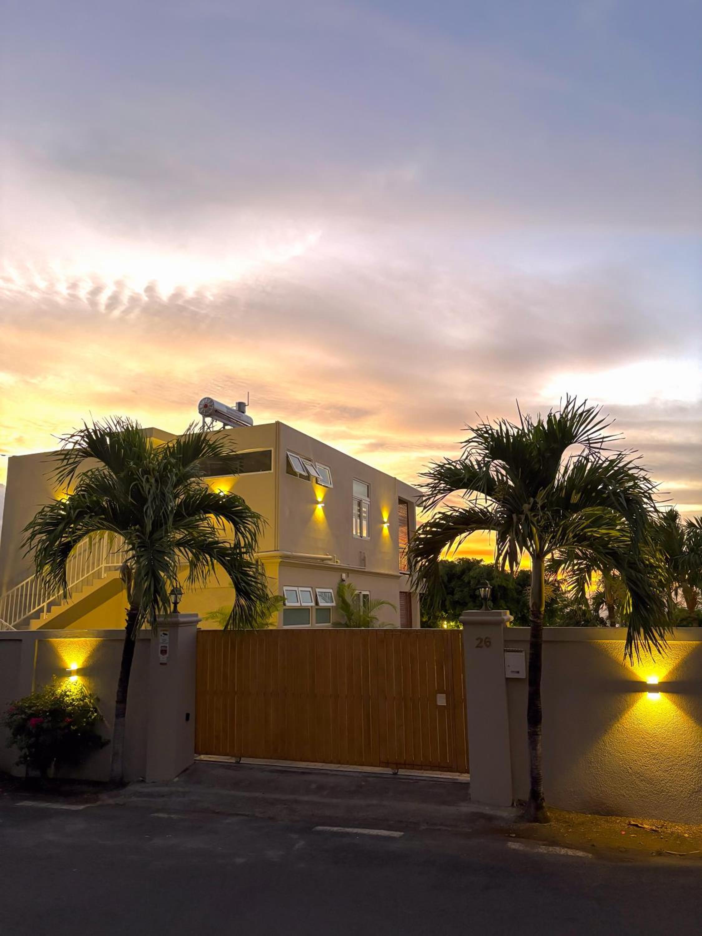 LAKAZ DEL VISTA - Luxurious new apartments with panoramic sea views, pool & garden retreat