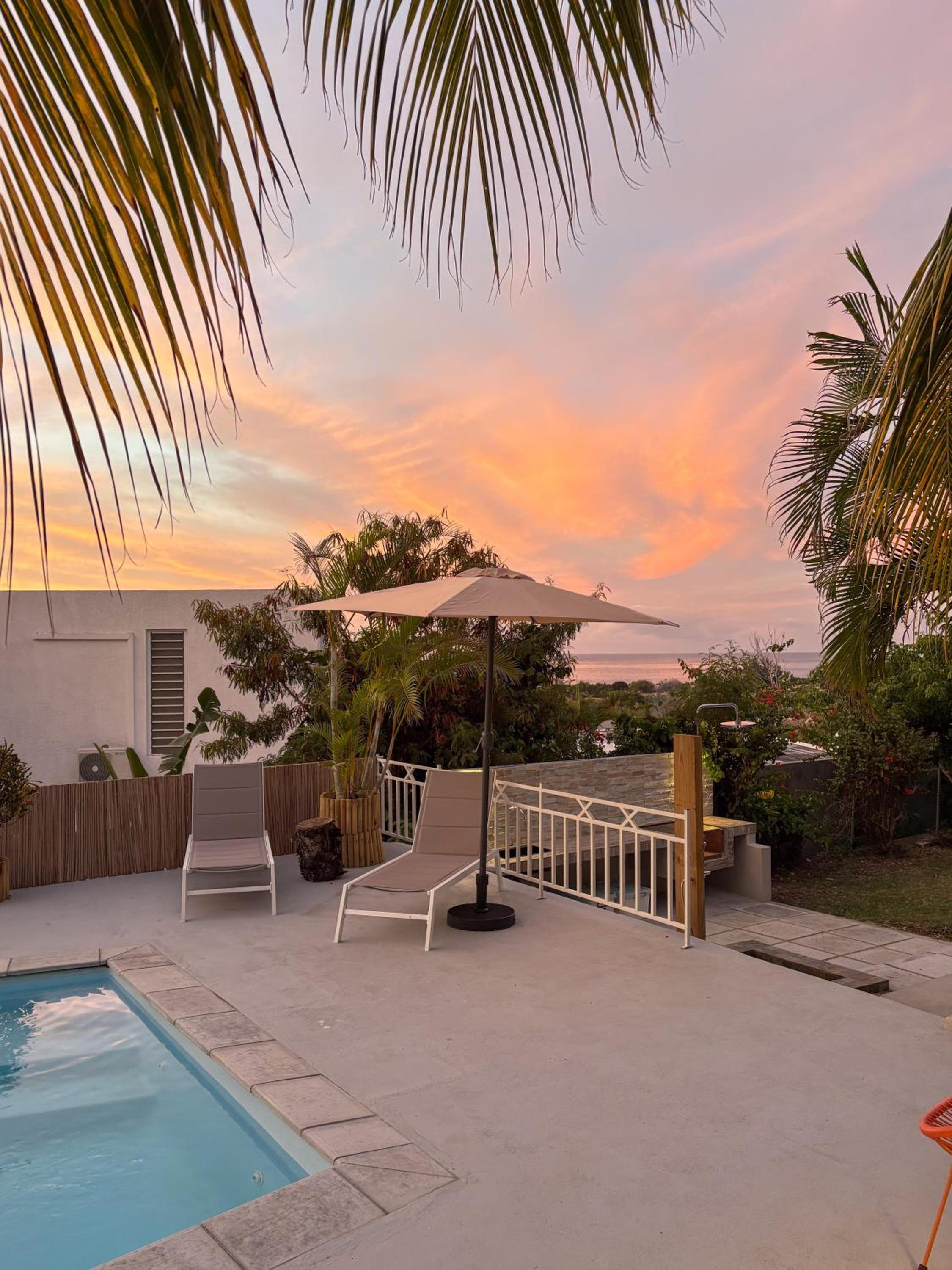 LAKAZ DEL VISTA - Luxurious new apartments with panoramic sea views, pool & garden retreat