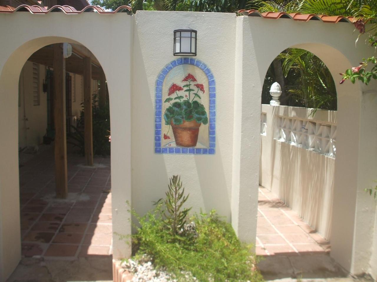 Trade Winds Restaurant & Guest House