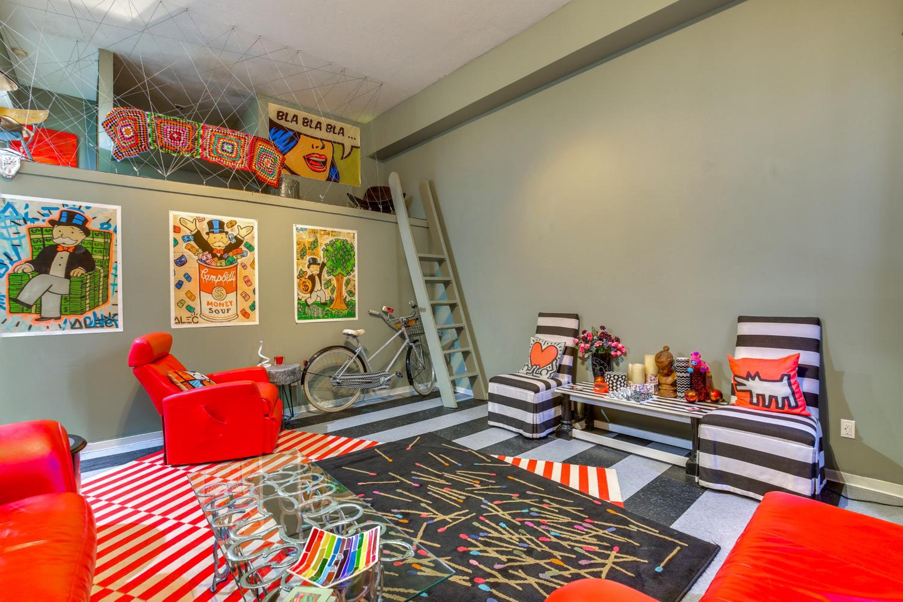 Heart of St Louis! Walkable Soulard Apt with Loft