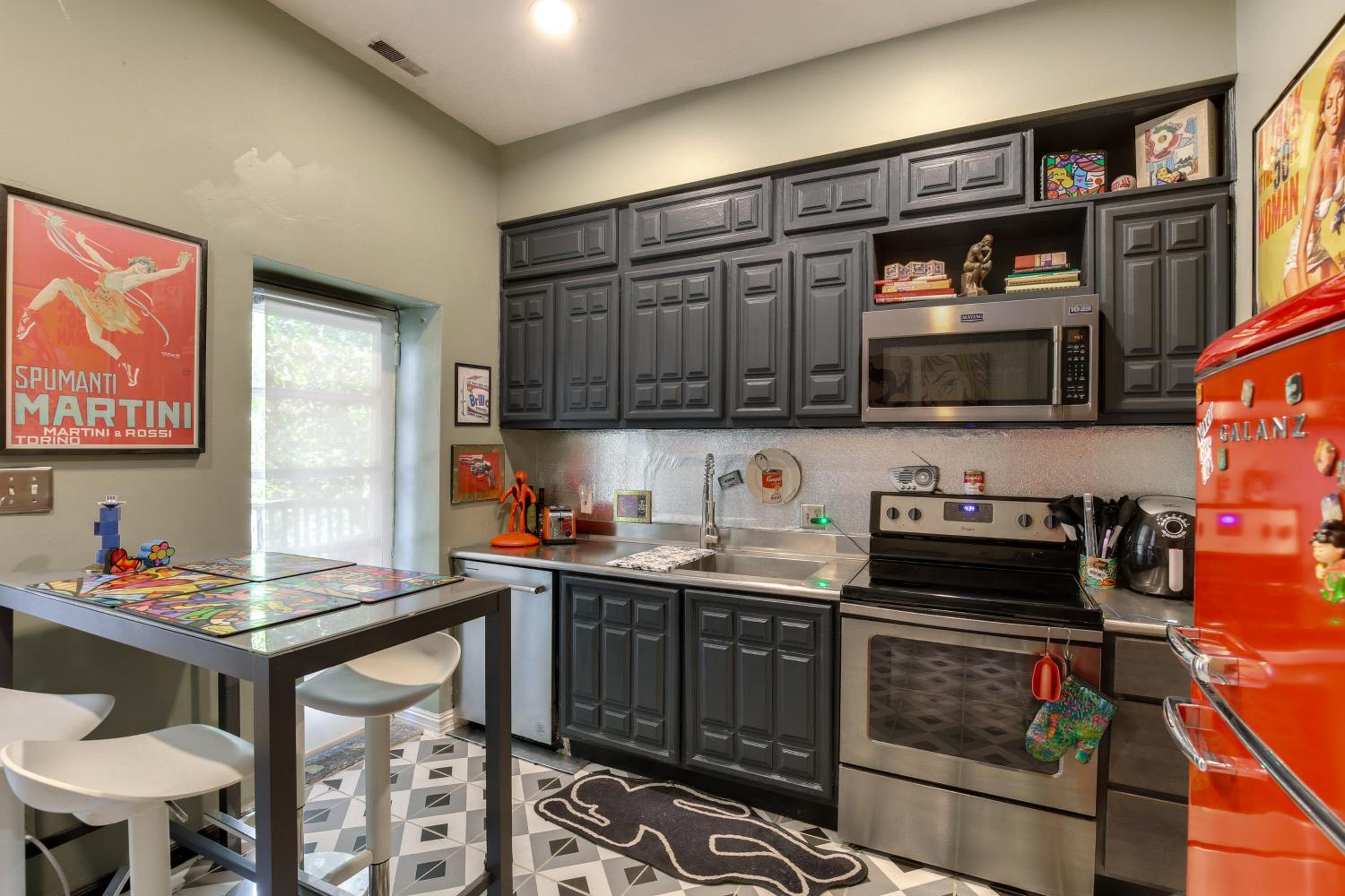 Heart of St Louis! Walkable Soulard Apt with Loft