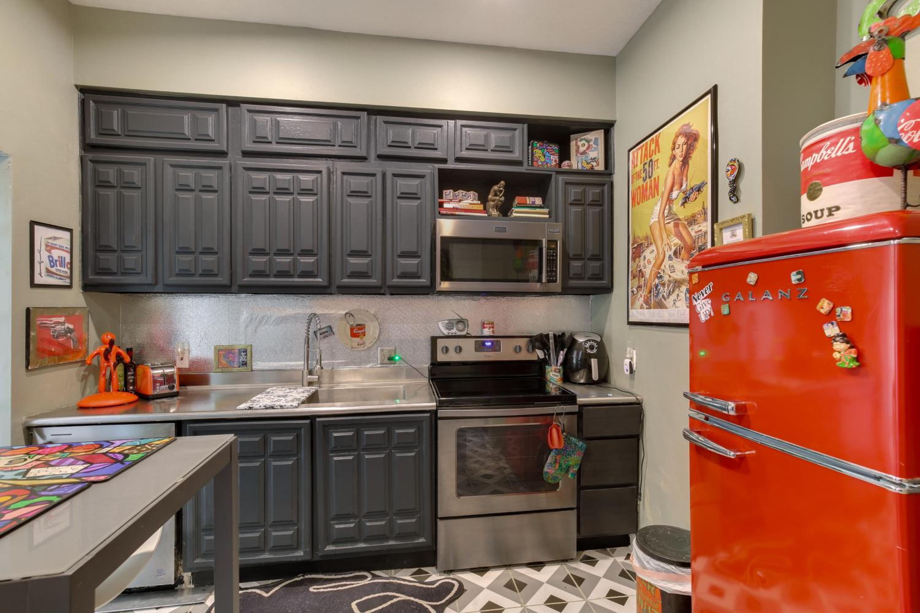 Heart of St Louis! Walkable Soulard Apt with Loft