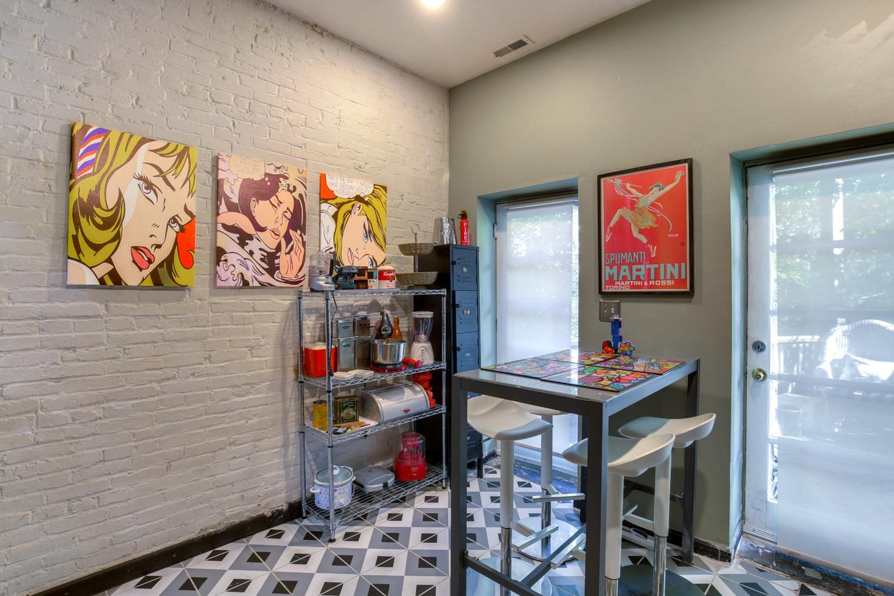 Heart of St Louis! Walkable Soulard Apt with Loft