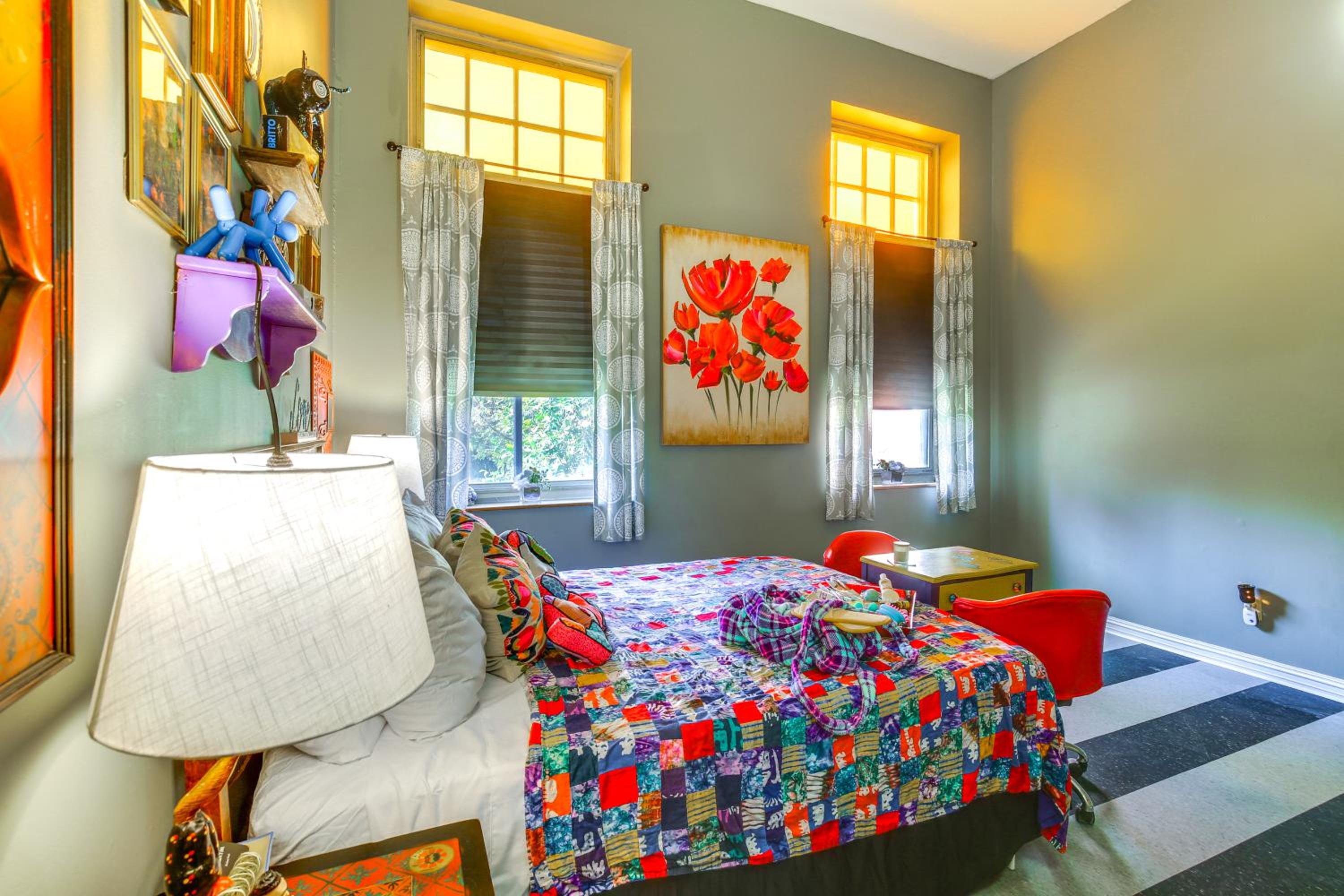 Heart of St Louis! Walkable Soulard Apt with Loft