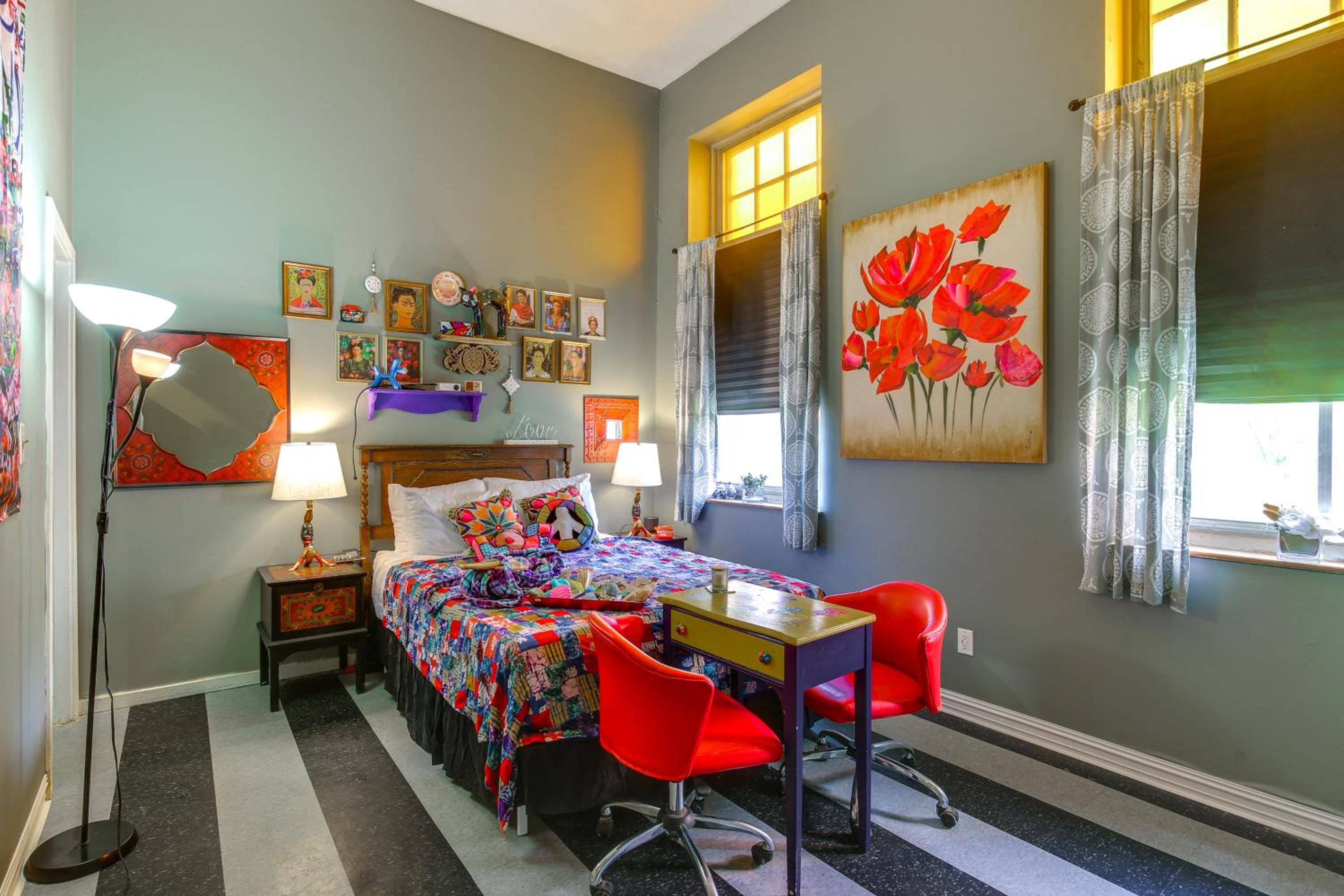 Heart of St Louis! Walkable Soulard Apt with Loft