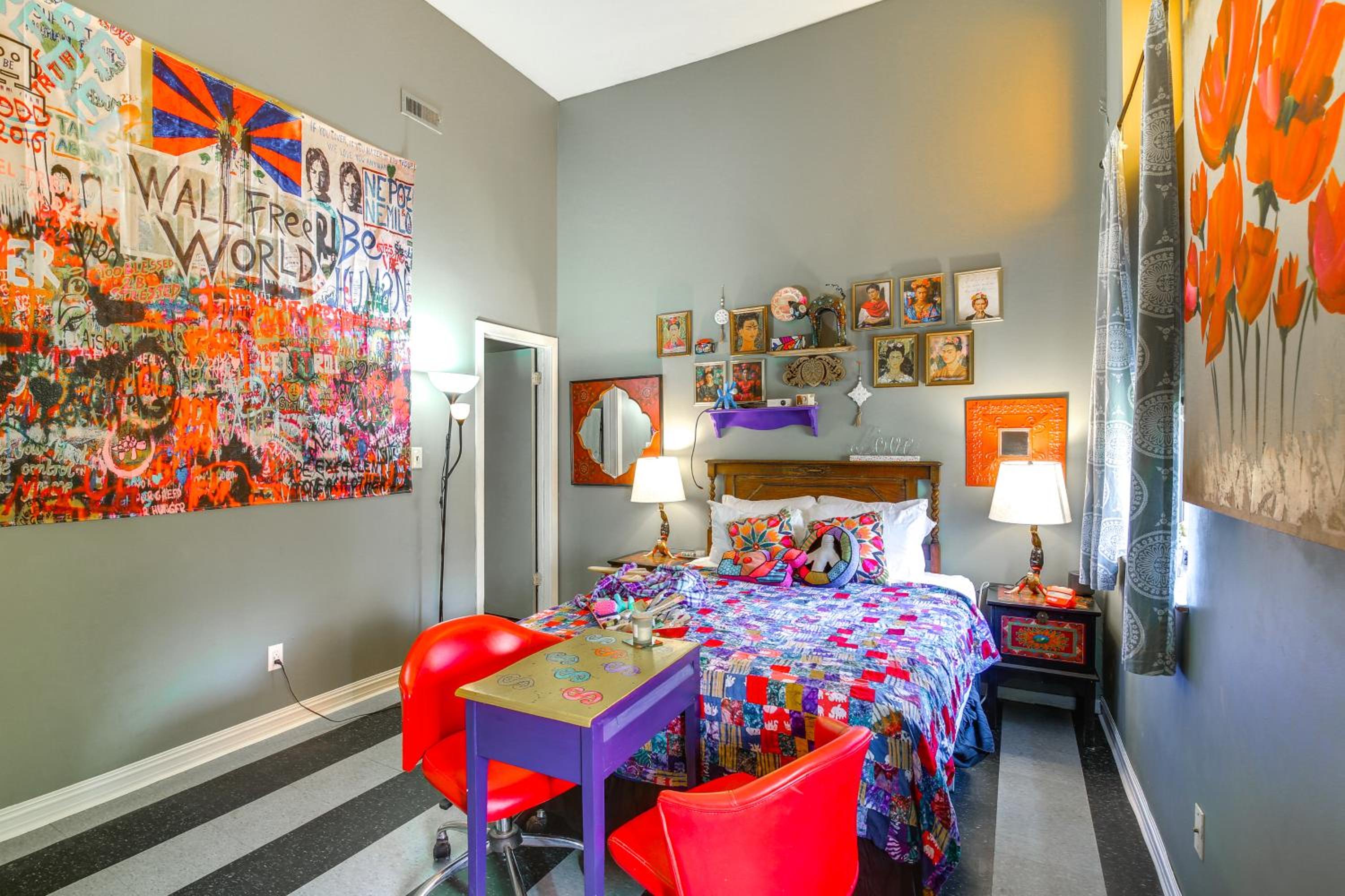Heart of St Louis! Walkable Soulard Apt with Loft