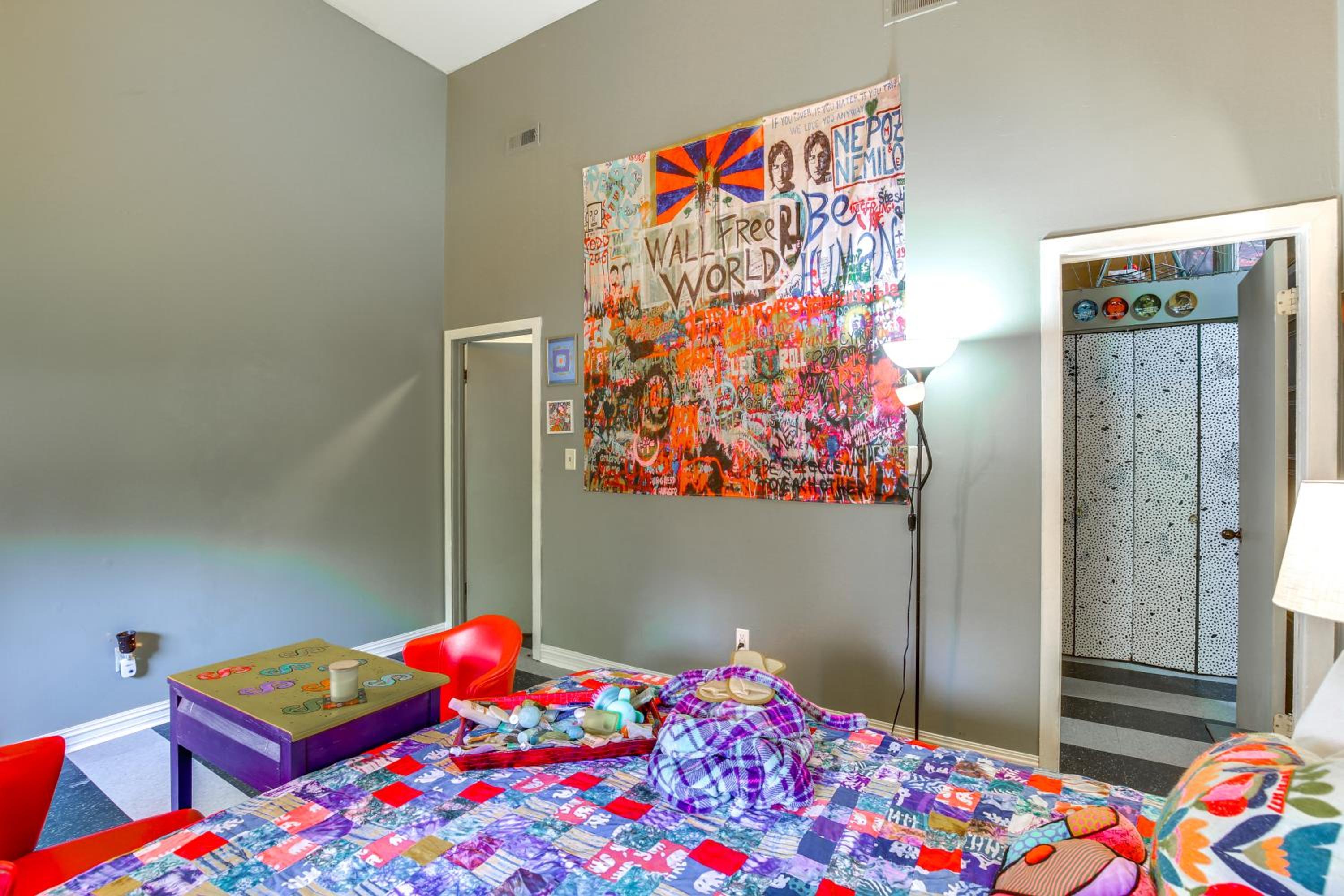 Heart of St Louis! Walkable Soulard Apt with Loft
