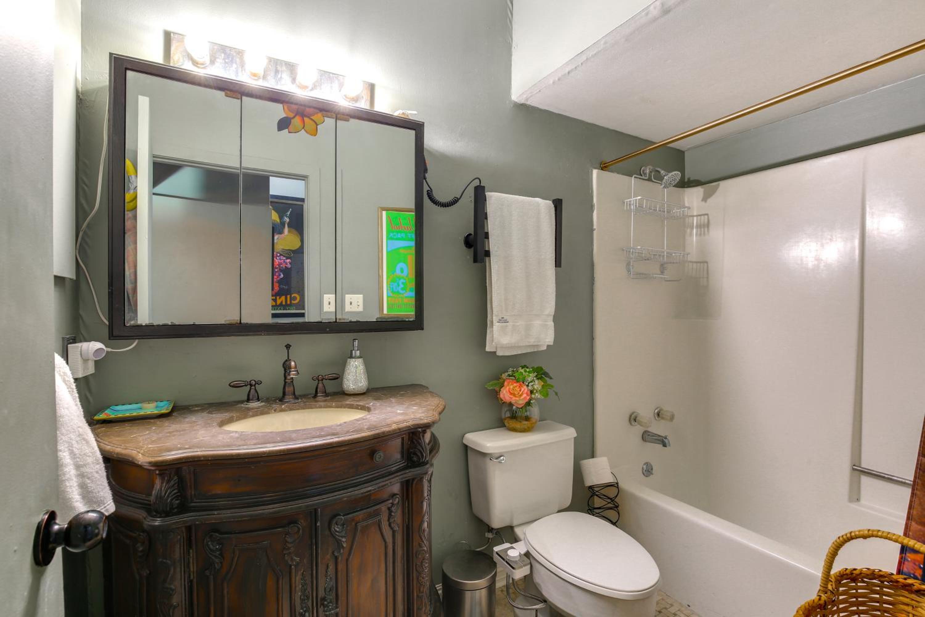 Heart of St Louis! Walkable Soulard Apt with Loft