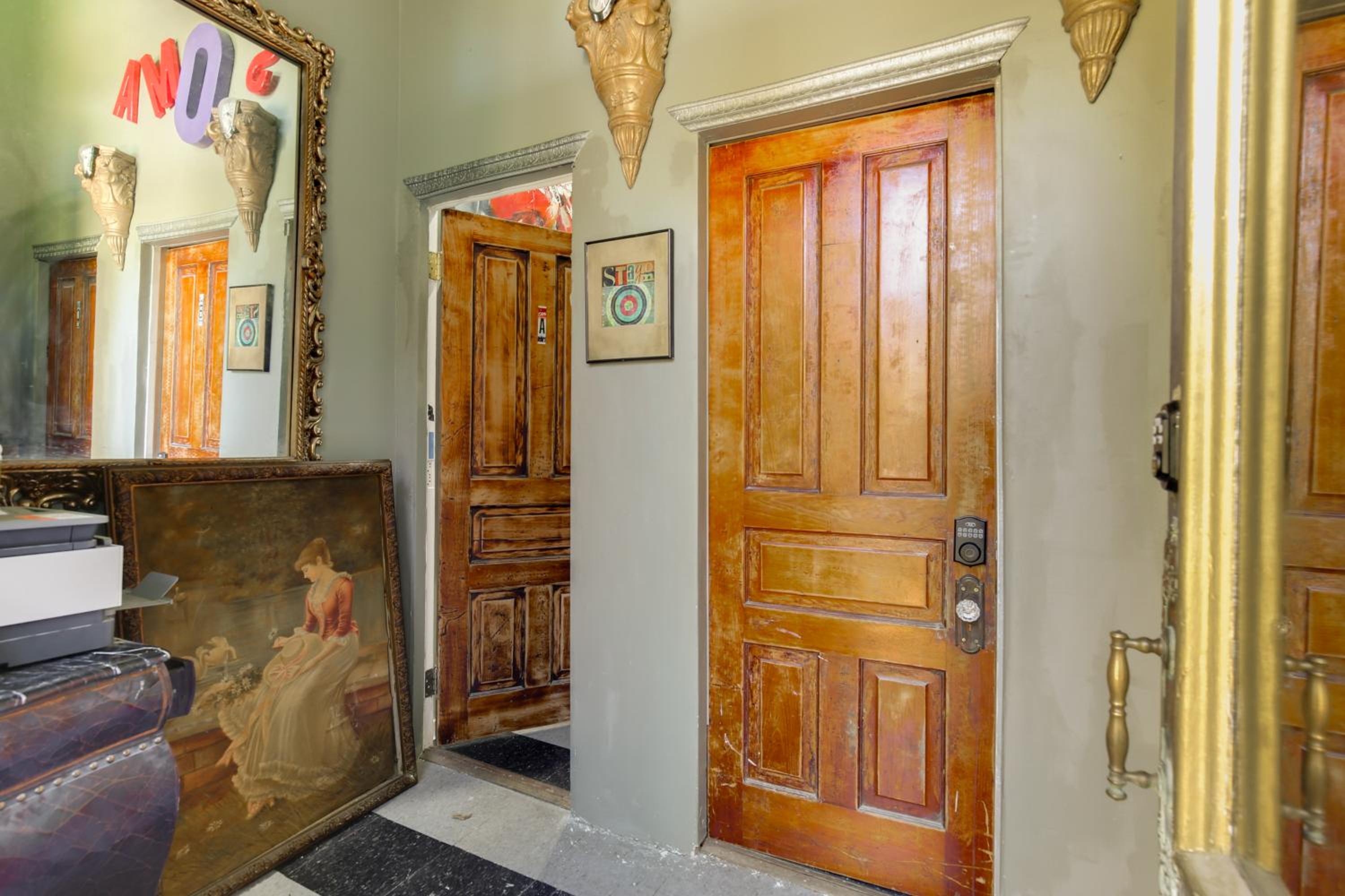 Heart of St Louis! Walkable Soulard Apt with Loft