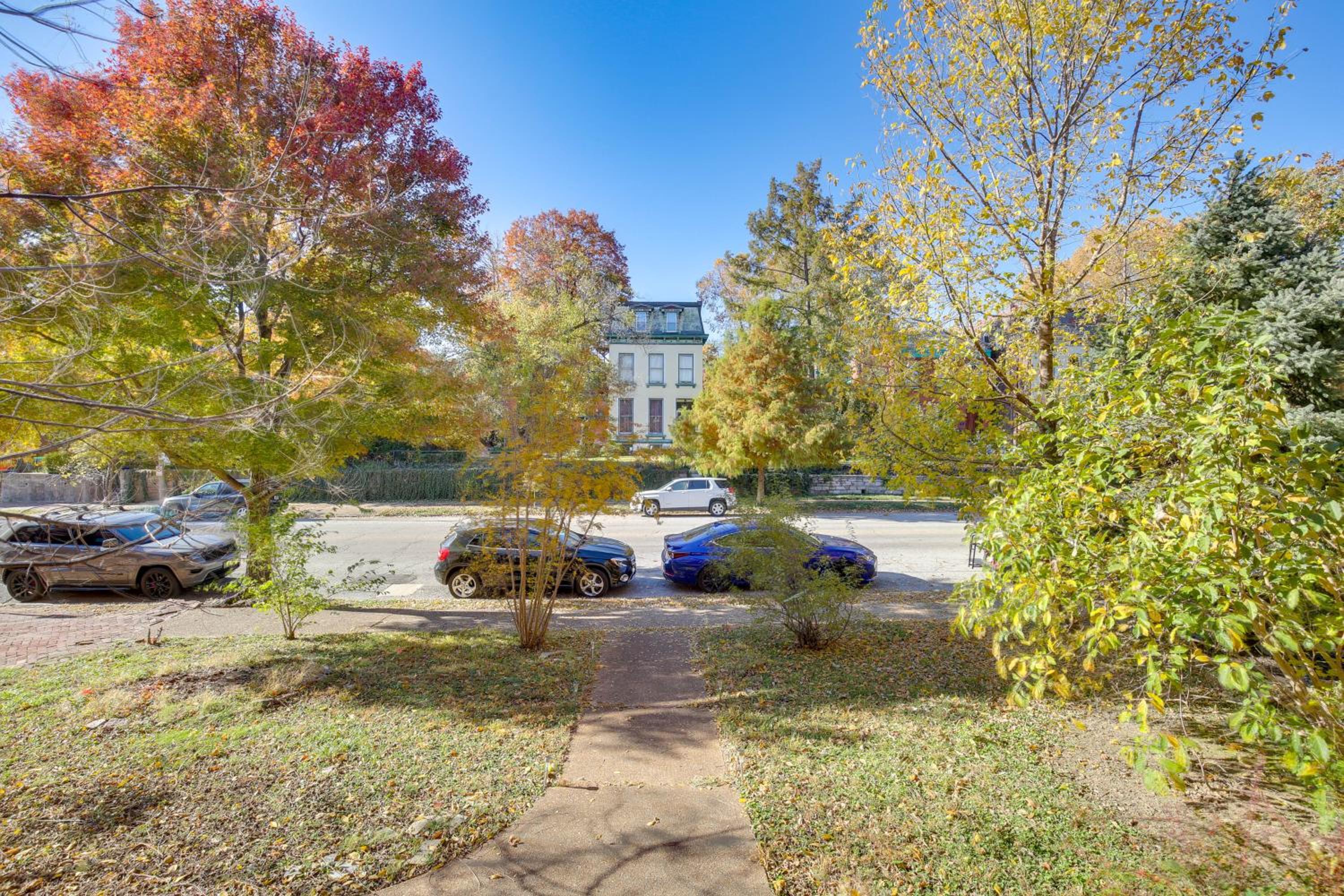 Heart of St Louis! Walkable Soulard Apt with Loft