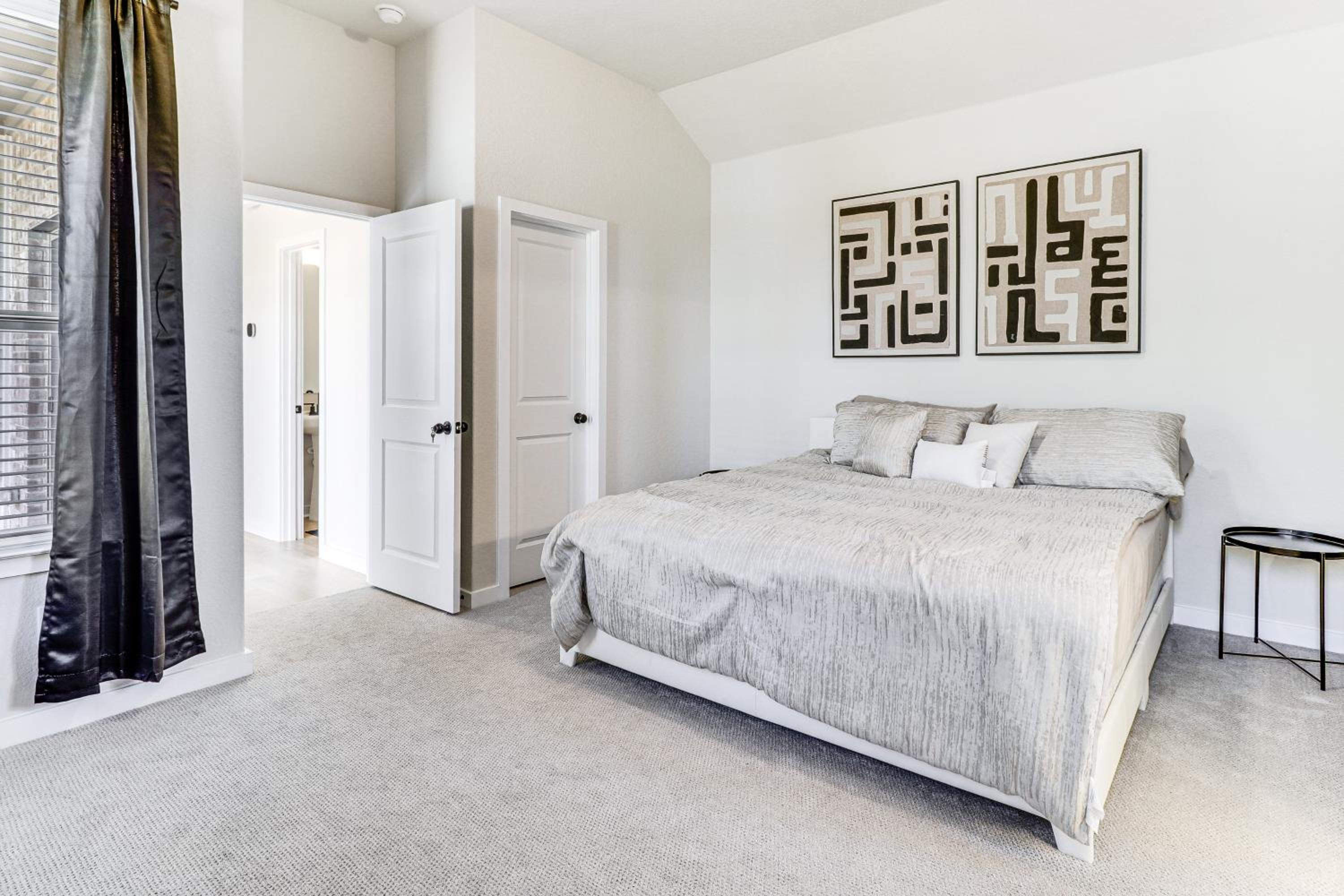 Less Than 2 Mi Kalahari and Dell Diamond! Modern Townhome