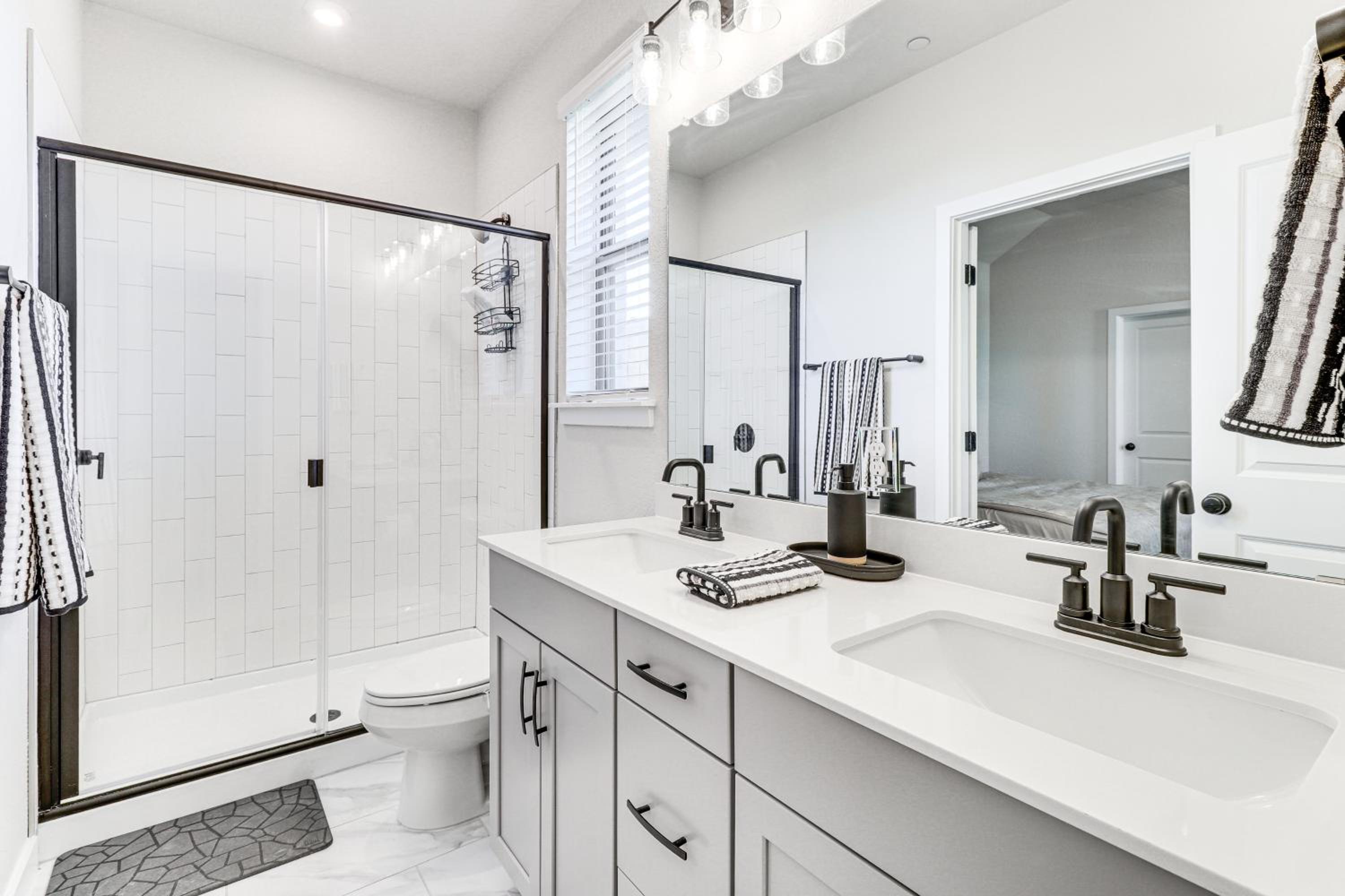 Less Than 2 Mi Kalahari and Dell Diamond! Modern Townhome