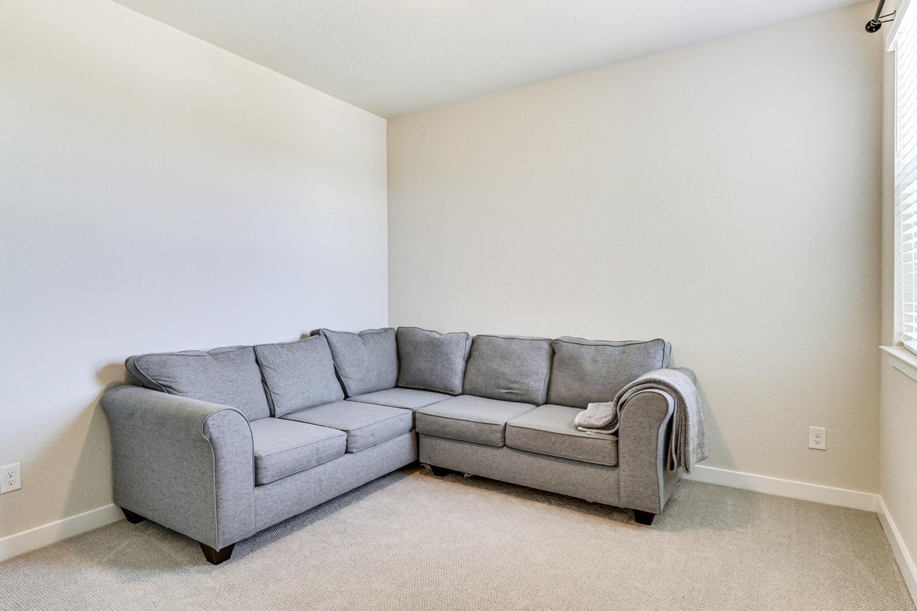 Less Than 2 Mi Kalahari and Dell Diamond! Modern Townhome