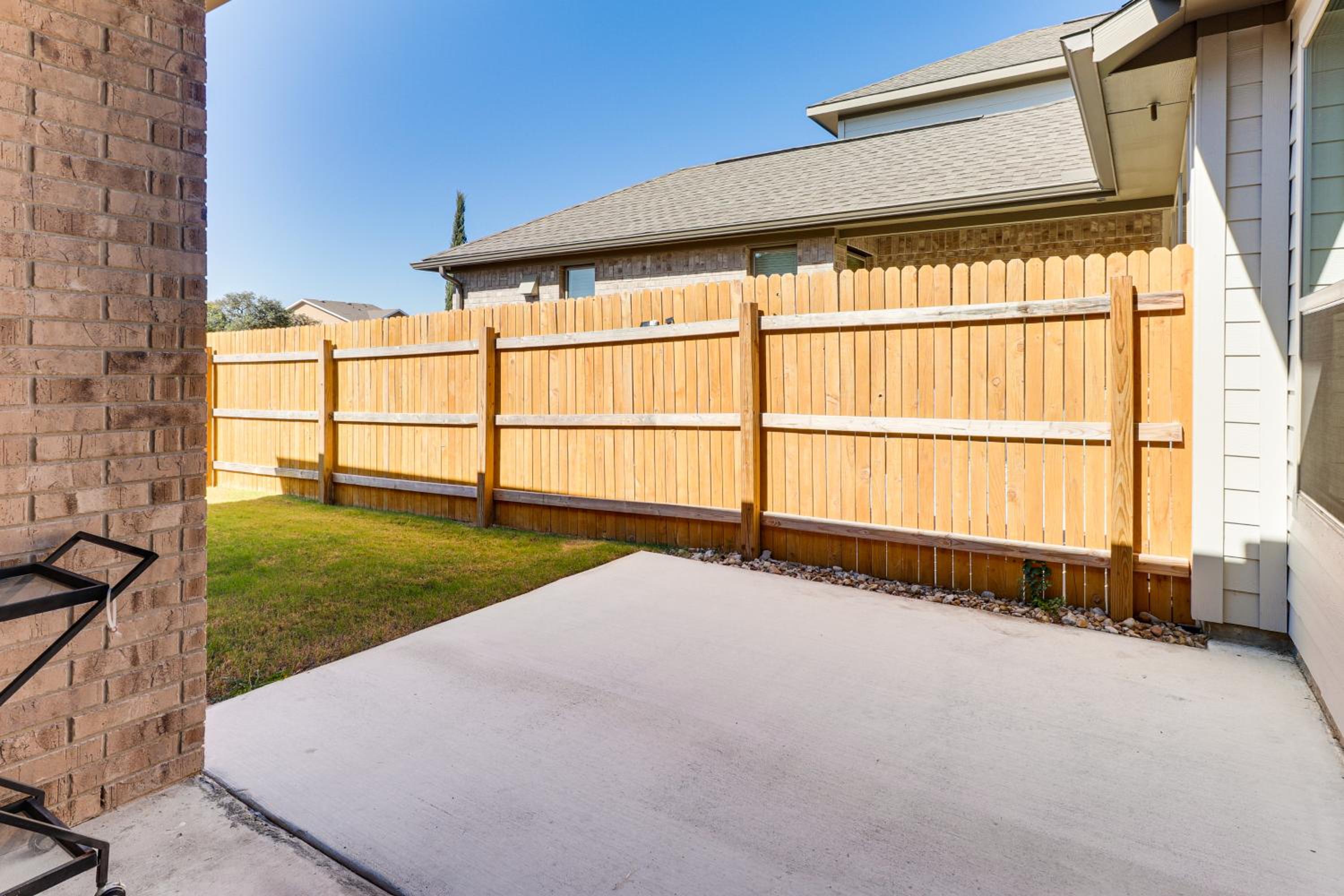 Less Than 2 Mi Kalahari and Dell Diamond! Modern Townhome