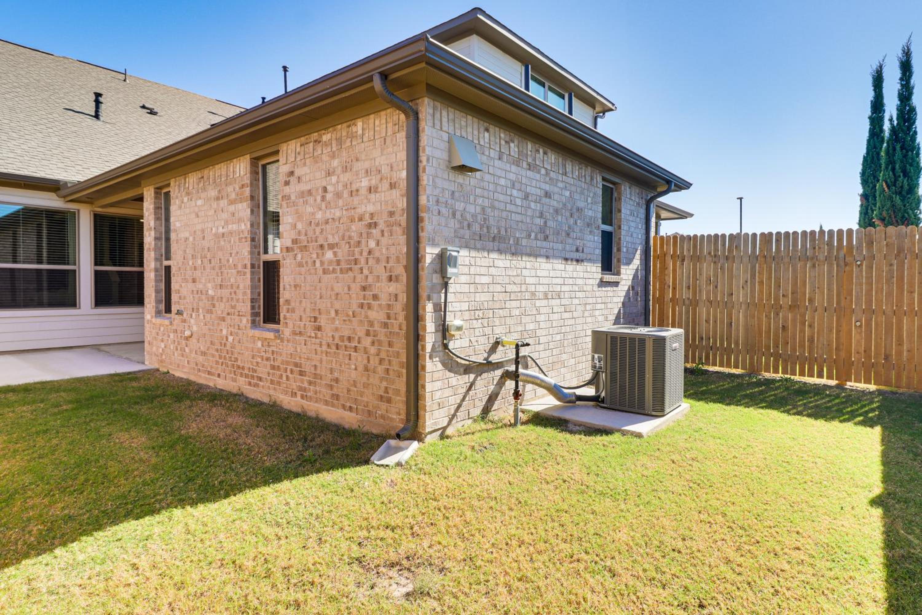 Less Than 2 Mi Kalahari and Dell Diamond! Modern Townhome