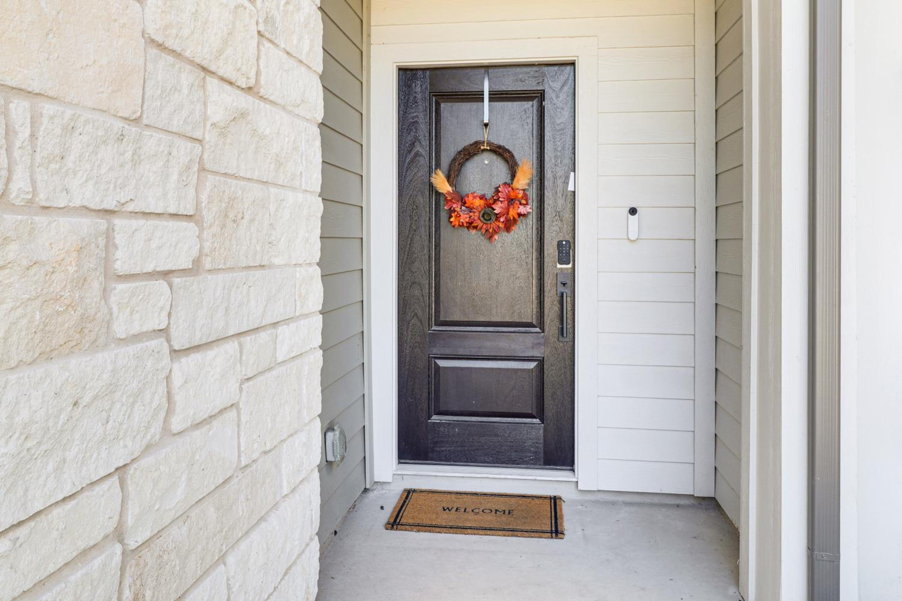 Less Than 2 Mi Kalahari and Dell Diamond! Modern Townhome