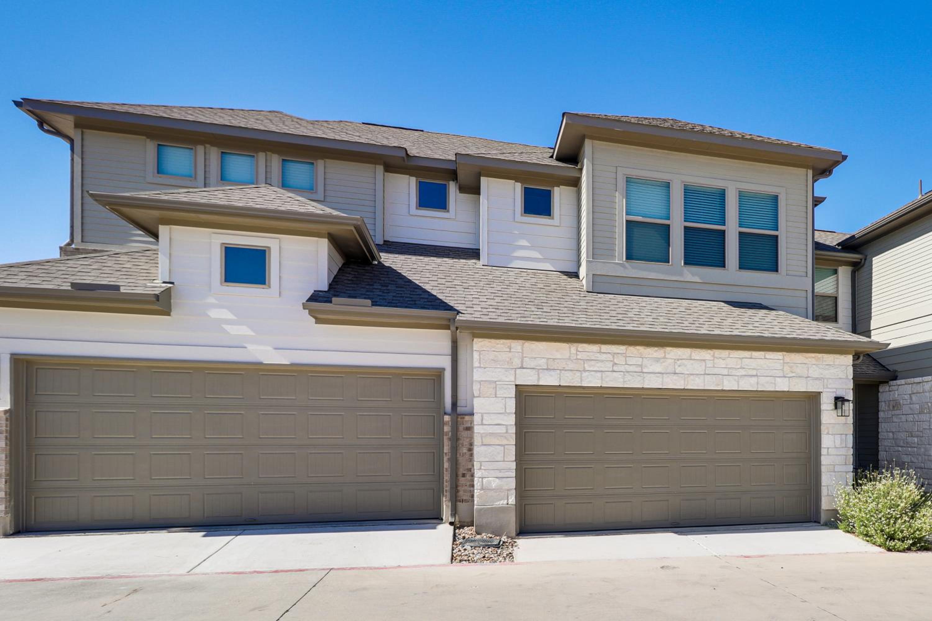 Less Than 2 Mi Kalahari and Dell Diamond! Modern Townhome