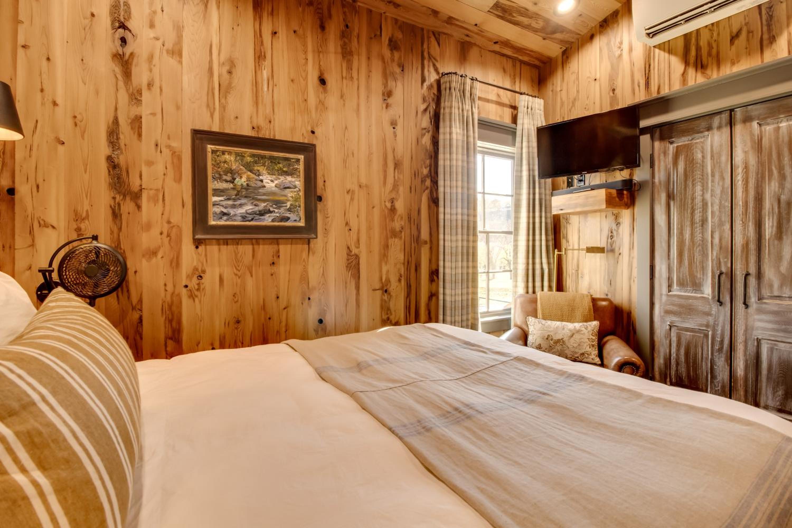 Walk to White River Cozy Escape with Screened Porch