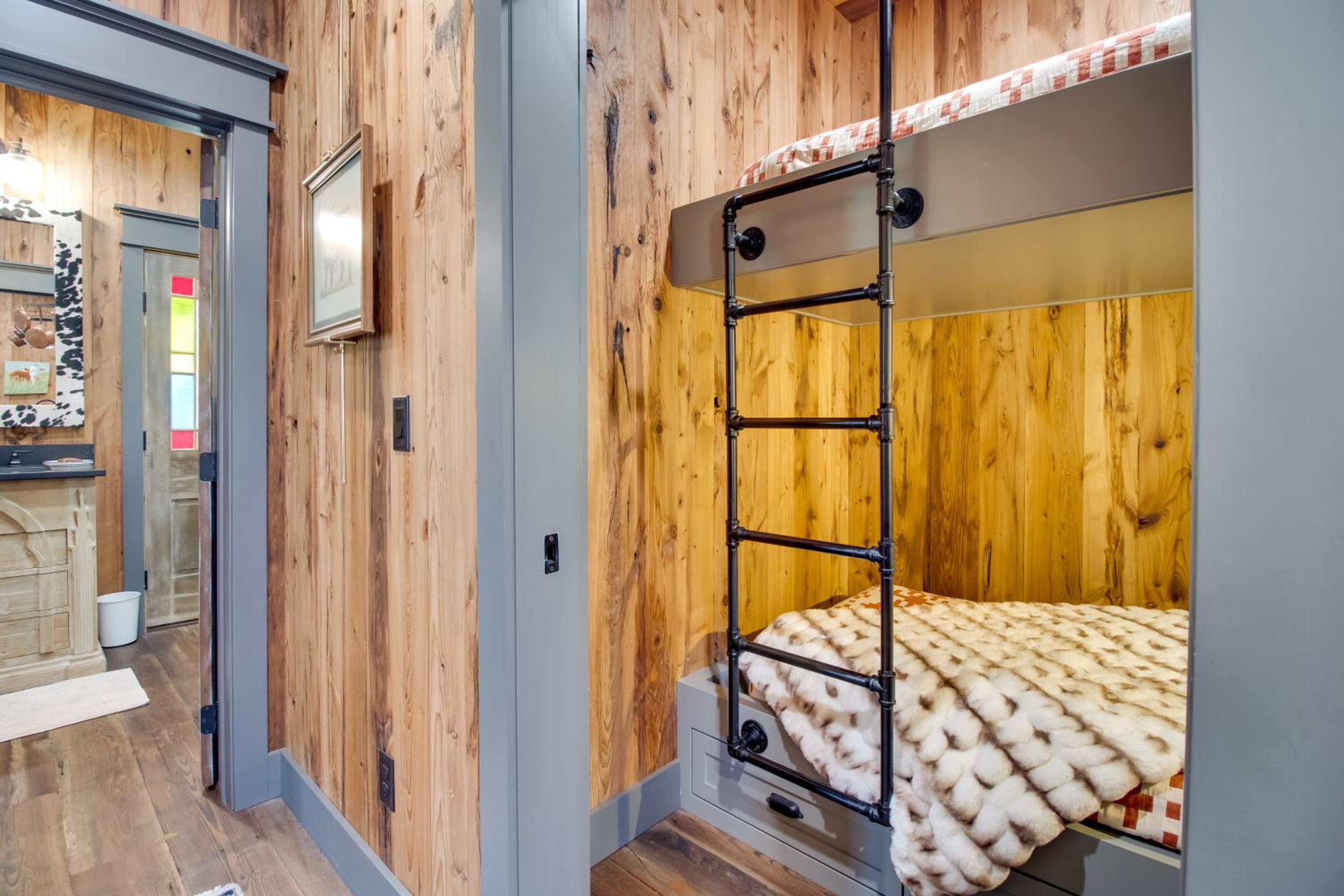 Walk to White River Cozy Escape with Screened Porch