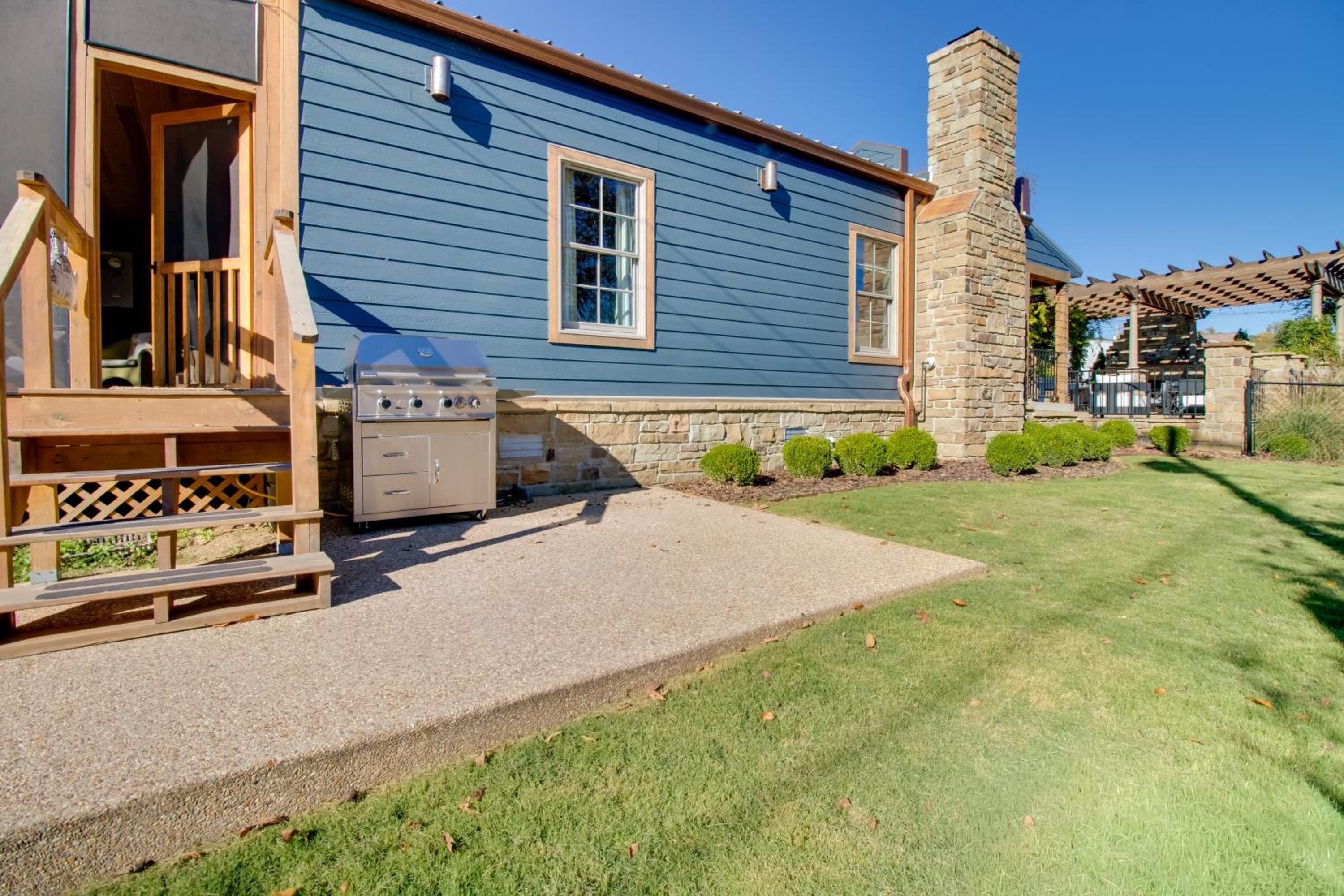 Walk to White River Cozy Escape with Screened Porch