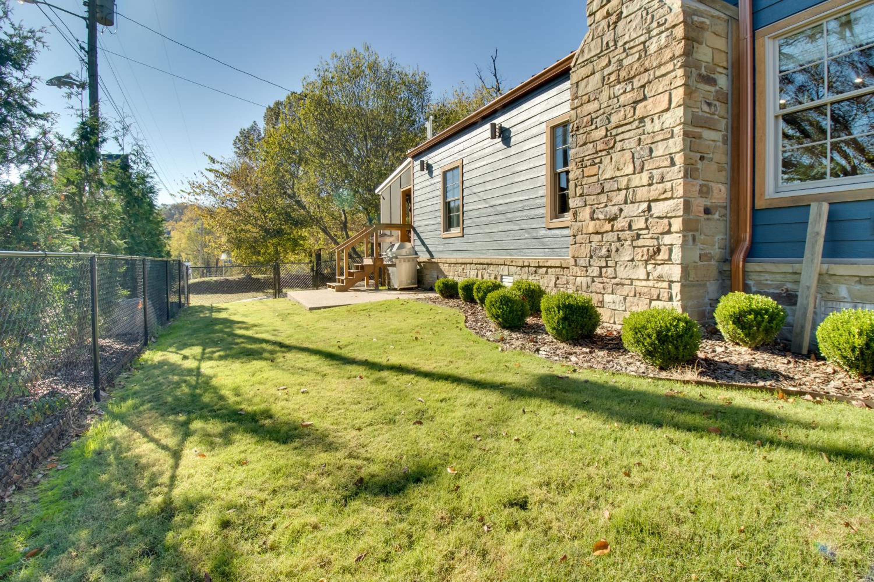 Walk to White River Cozy Escape with Screened Porch