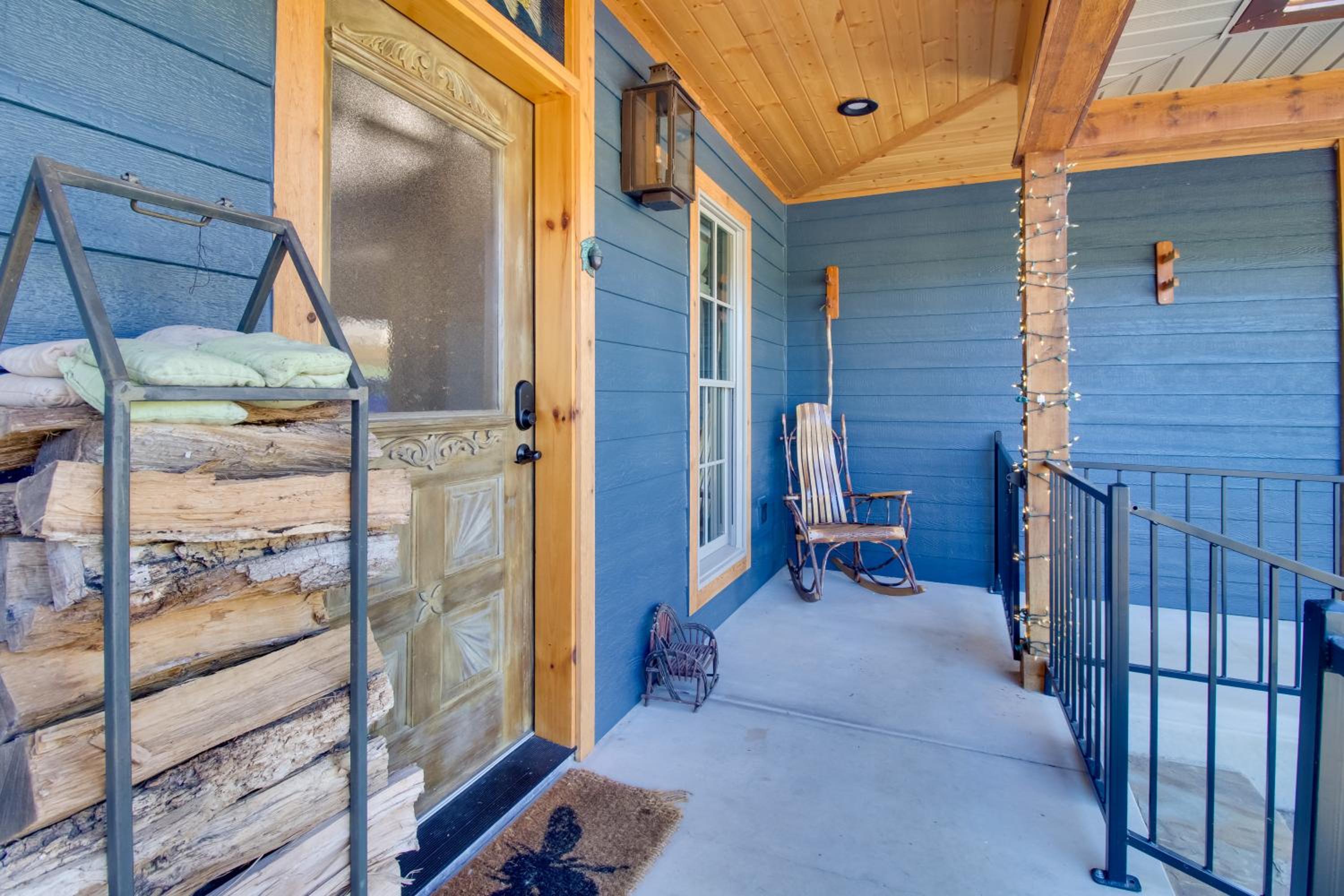 Walk to White River Cozy Escape with Screened Porch