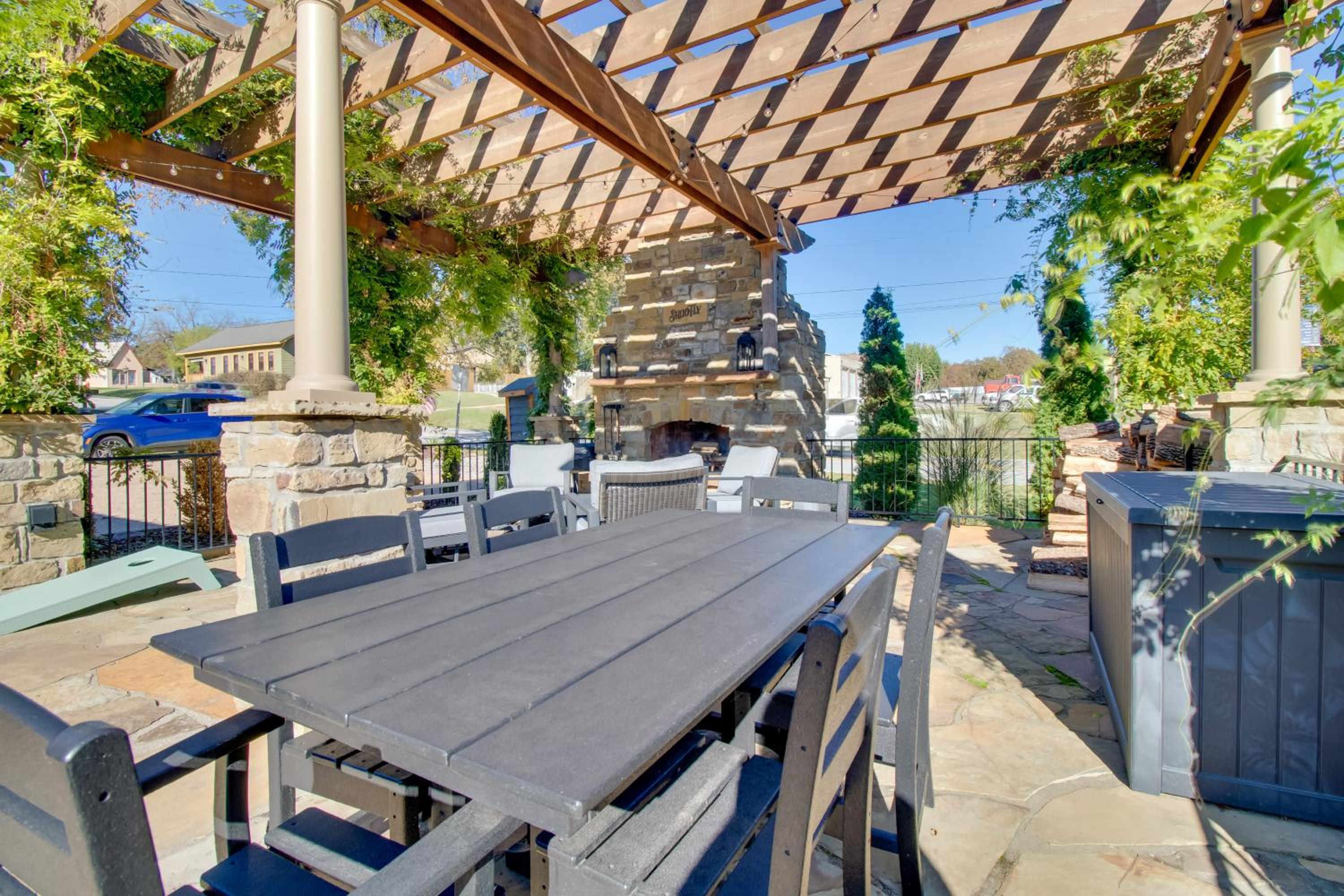 Walk to White River Cozy Escape with Screened Porch