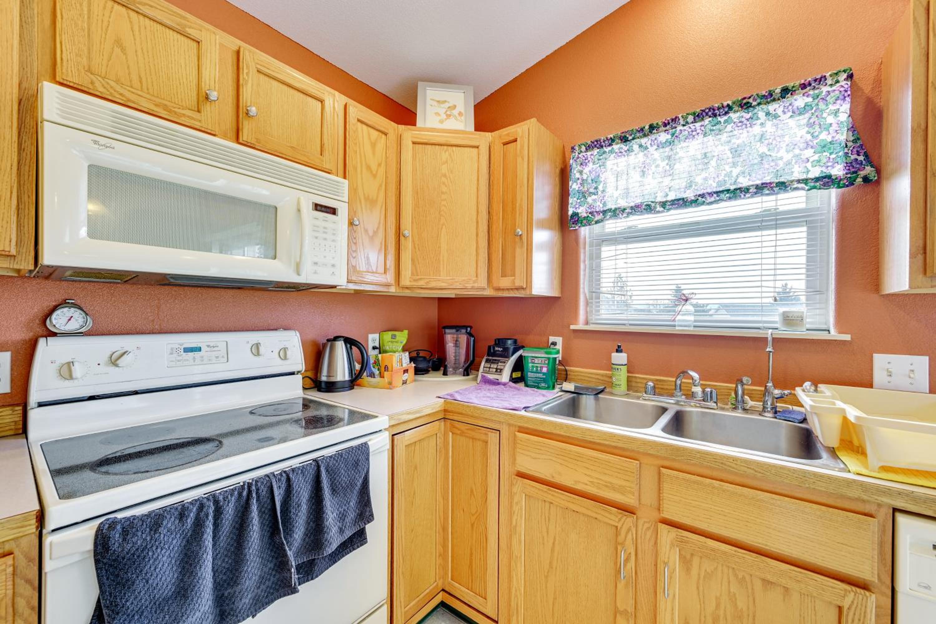 Dog Friendly! Helena Valley Home with Mtn Views