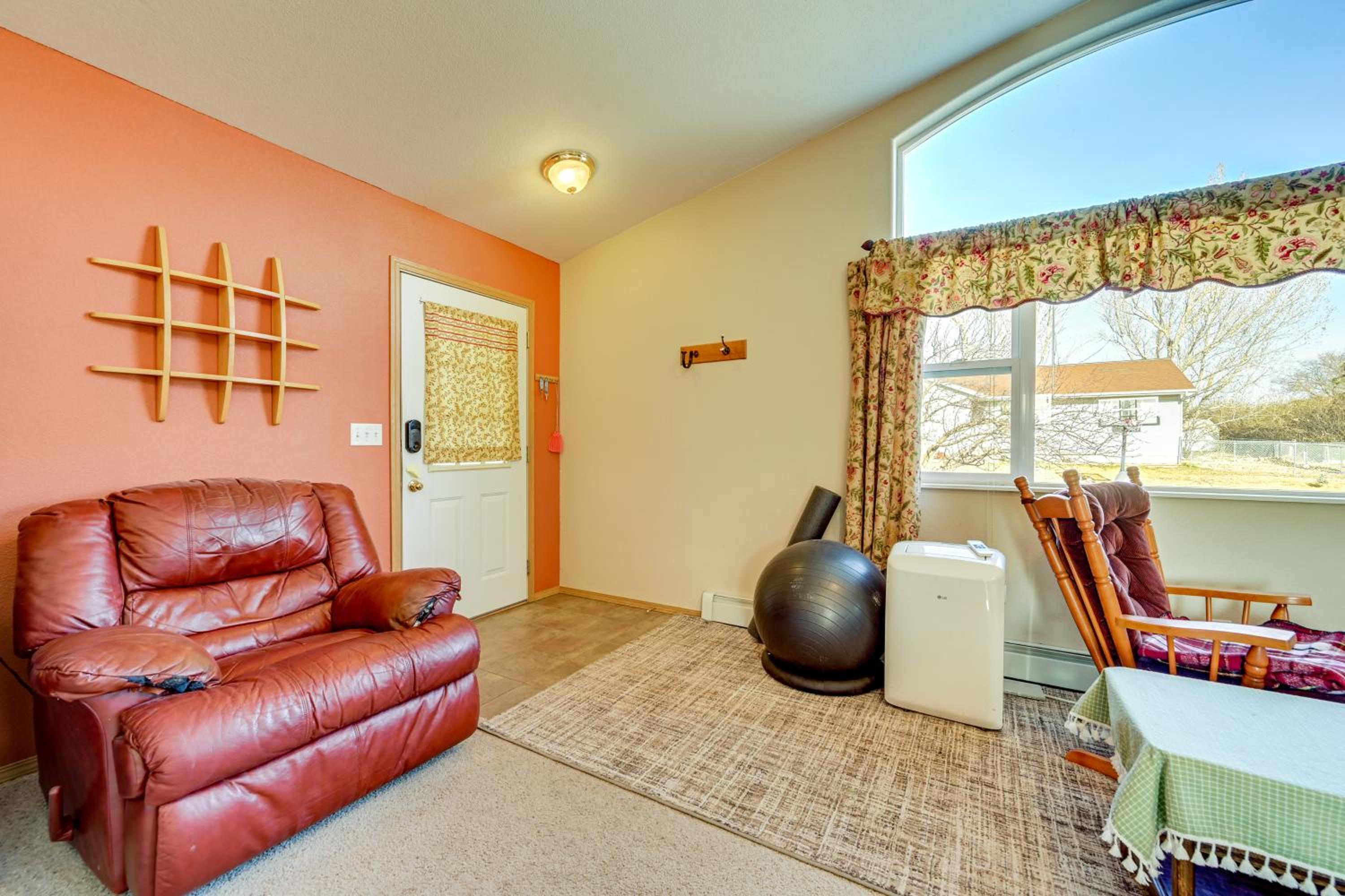 Dog Friendly! Helena Valley Home with Mtn Views