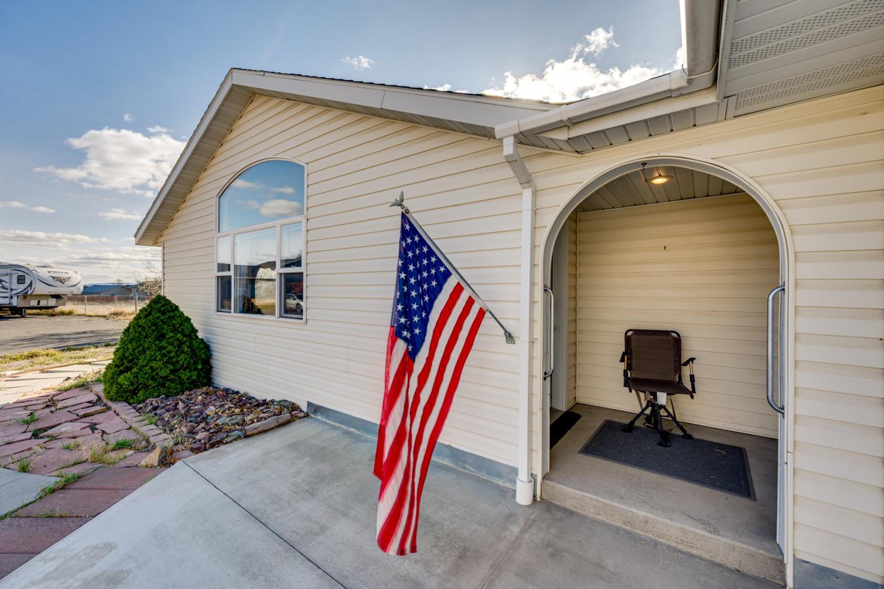 Dog Friendly! Helena Valley Home with Mtn Views