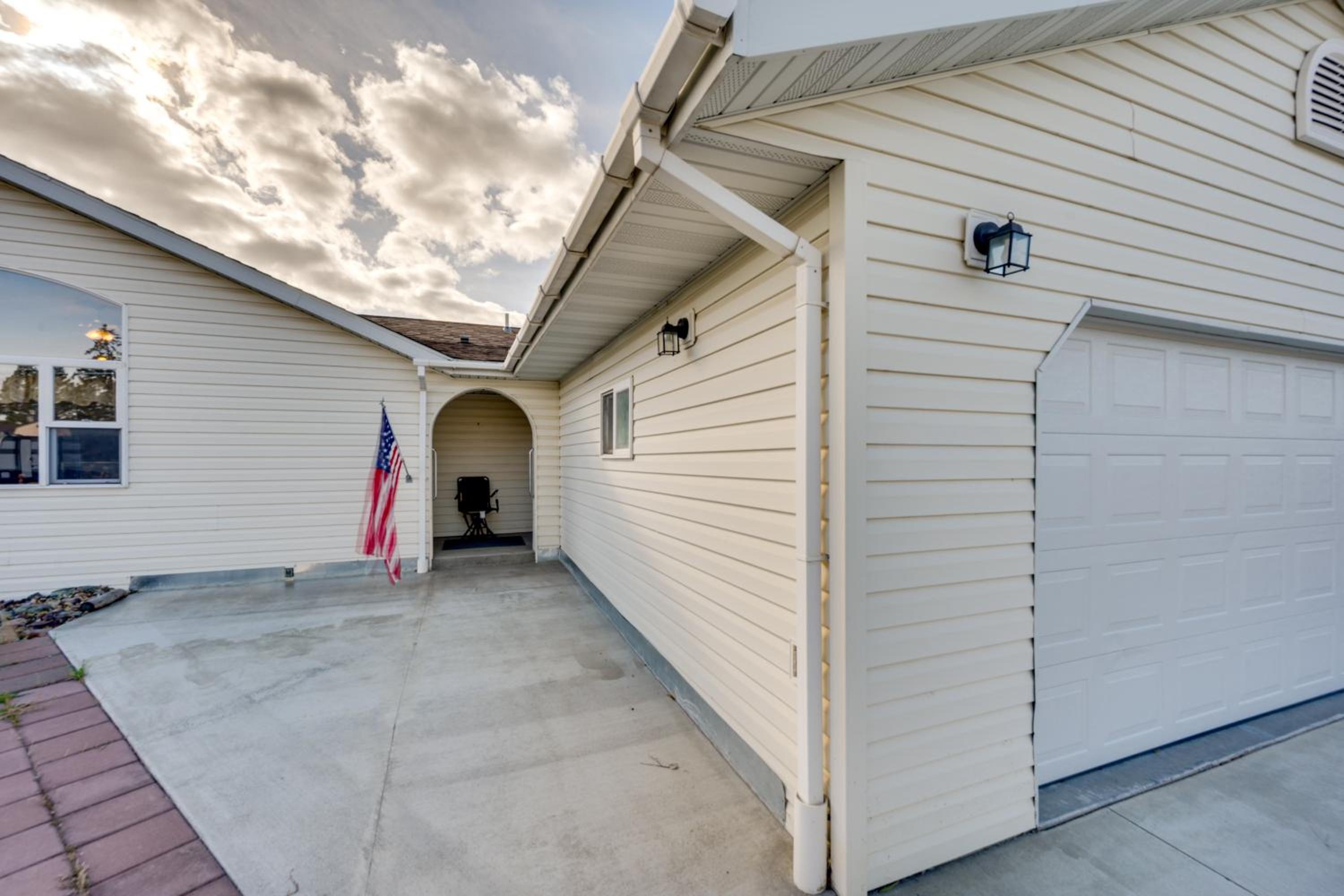 Dog Friendly! Helena Valley Home with Mtn Views