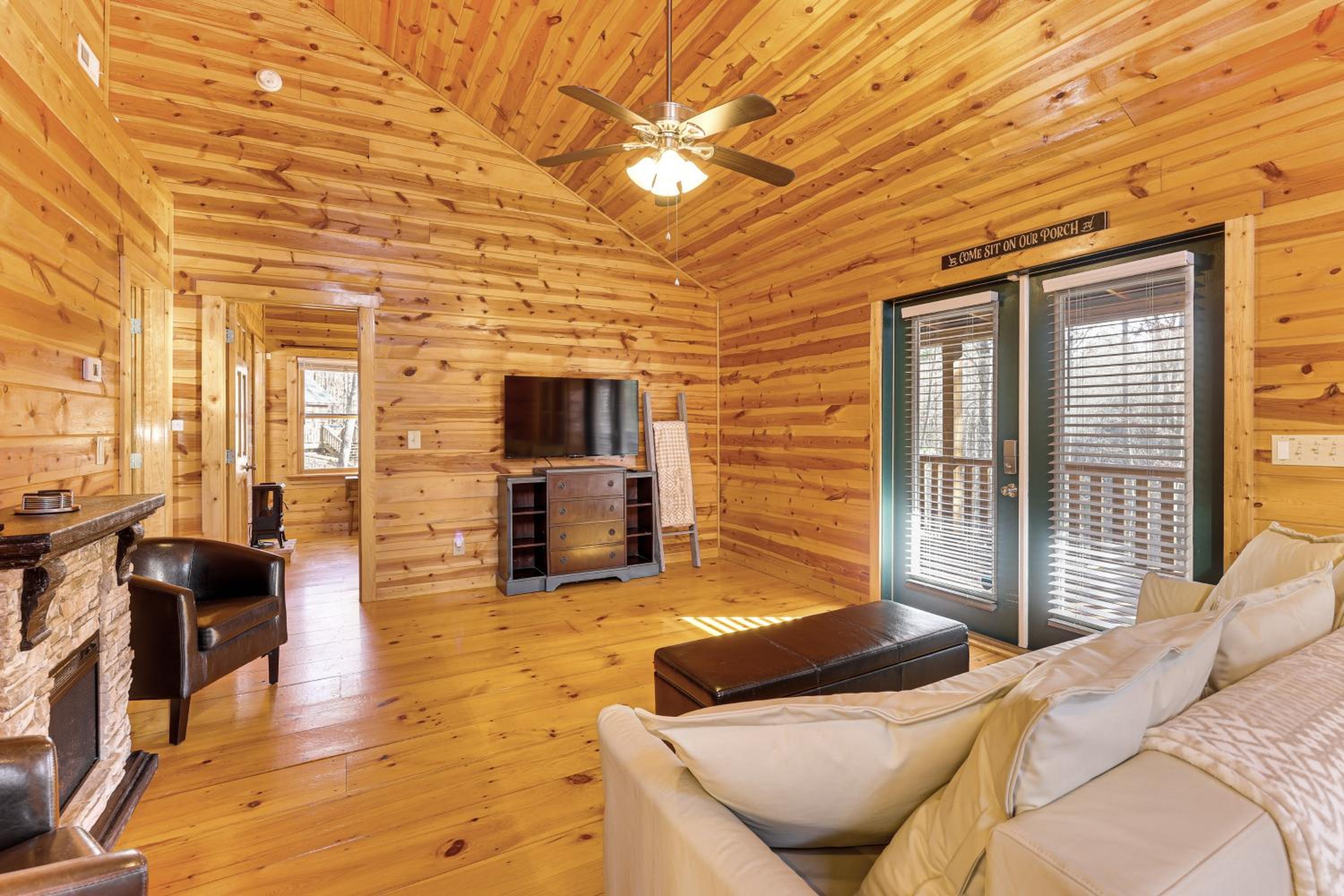 Fish and Hike Wooded Circle P Cabin in Murphy