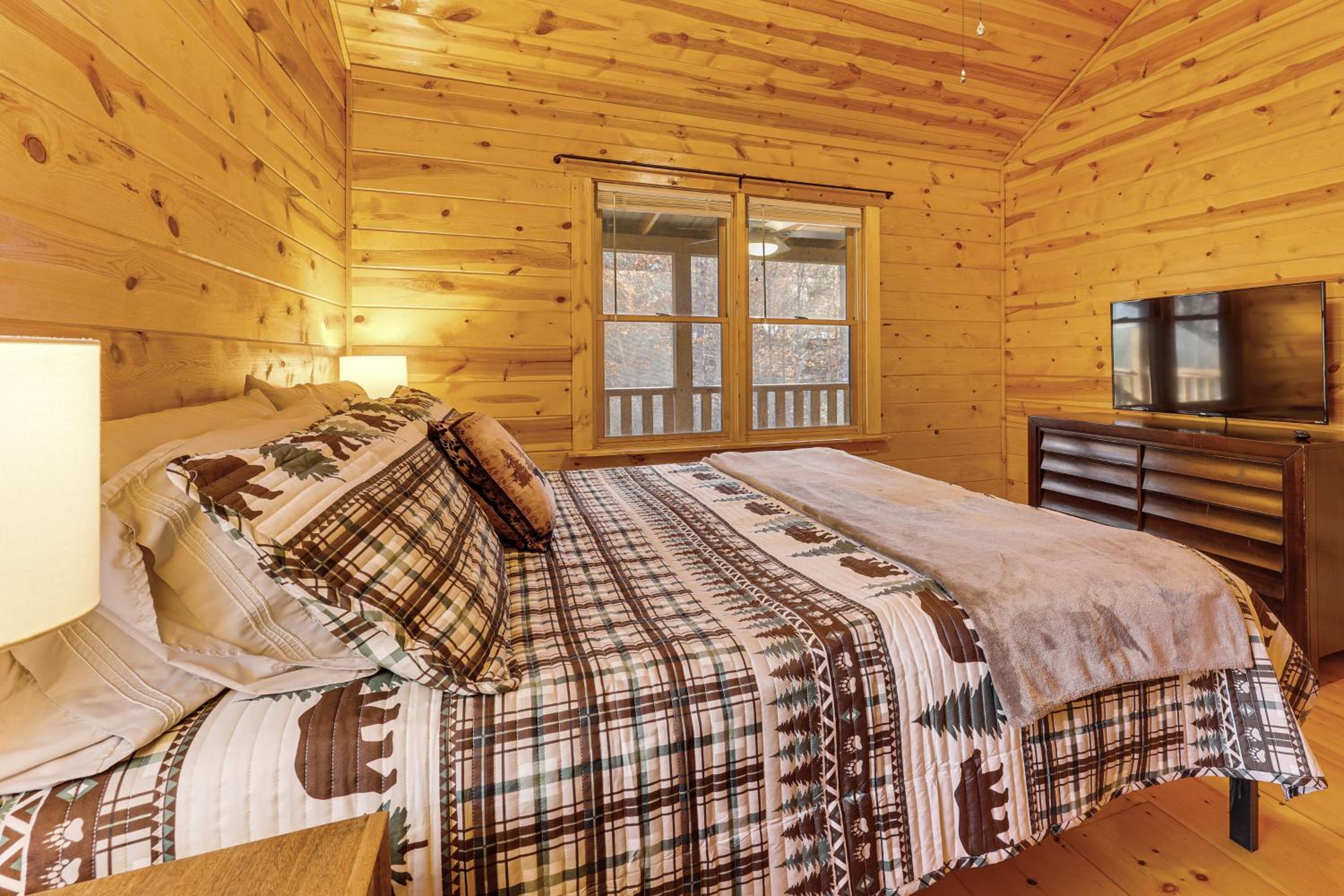 Fish and Hike Wooded Circle P Cabin in Murphy