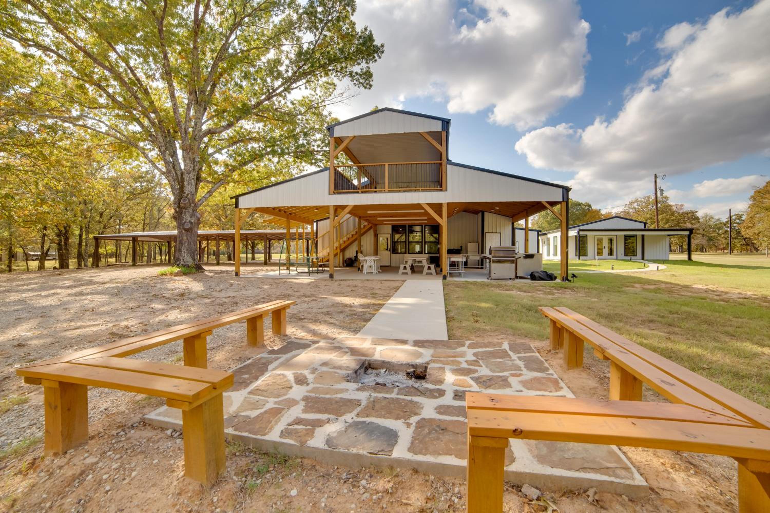 Fish, Boat and Relax! Lake Fork Home with Shared Dock