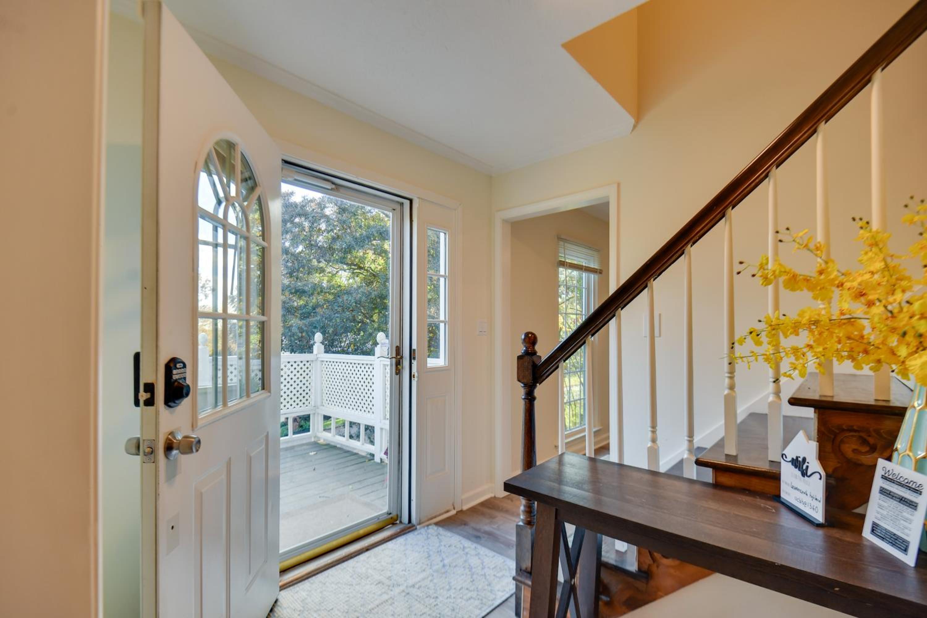 Fully Updated! Suburb Stay Near Sugarloaf Mills