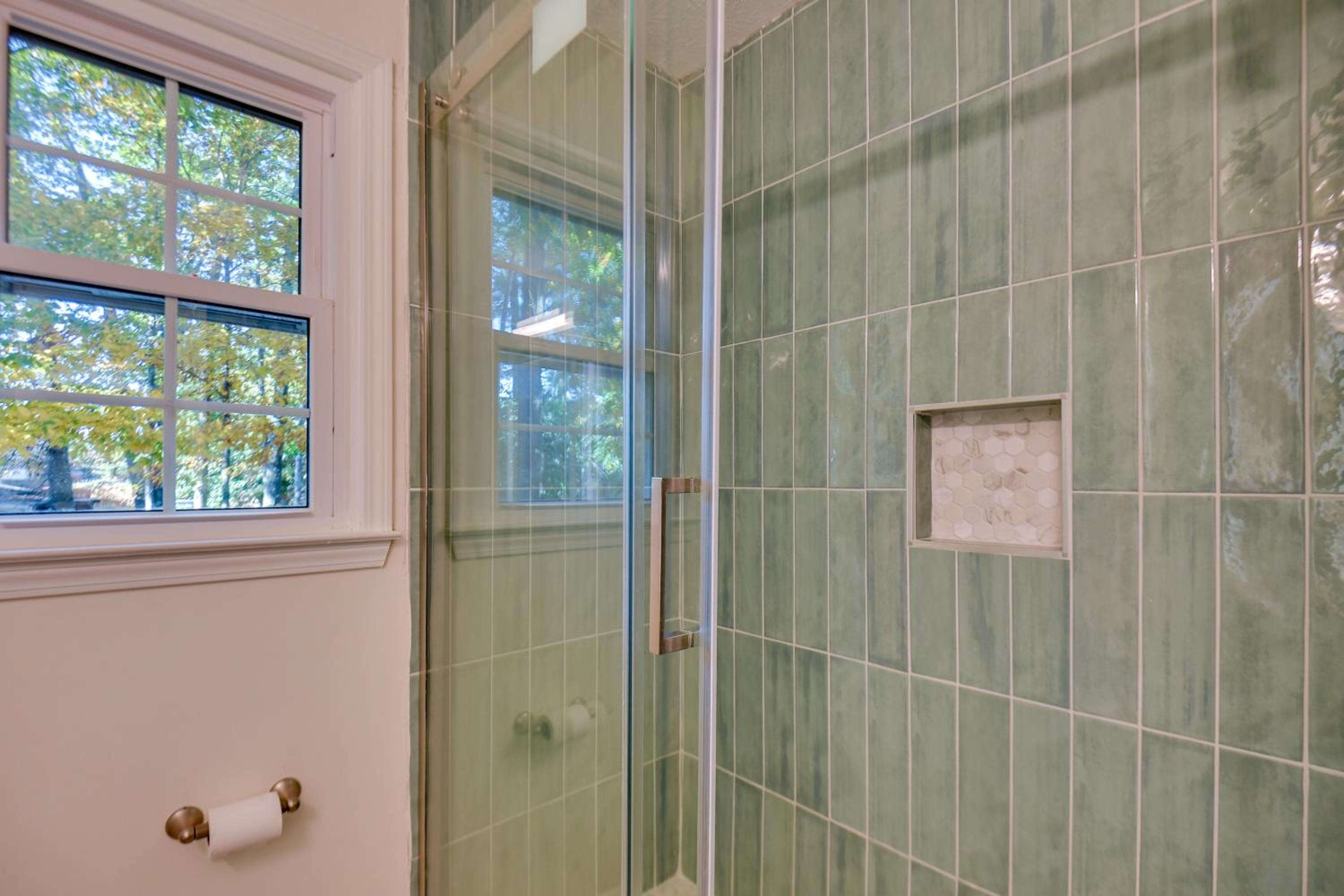 Fully Updated! Suburb Stay Near Sugarloaf Mills
