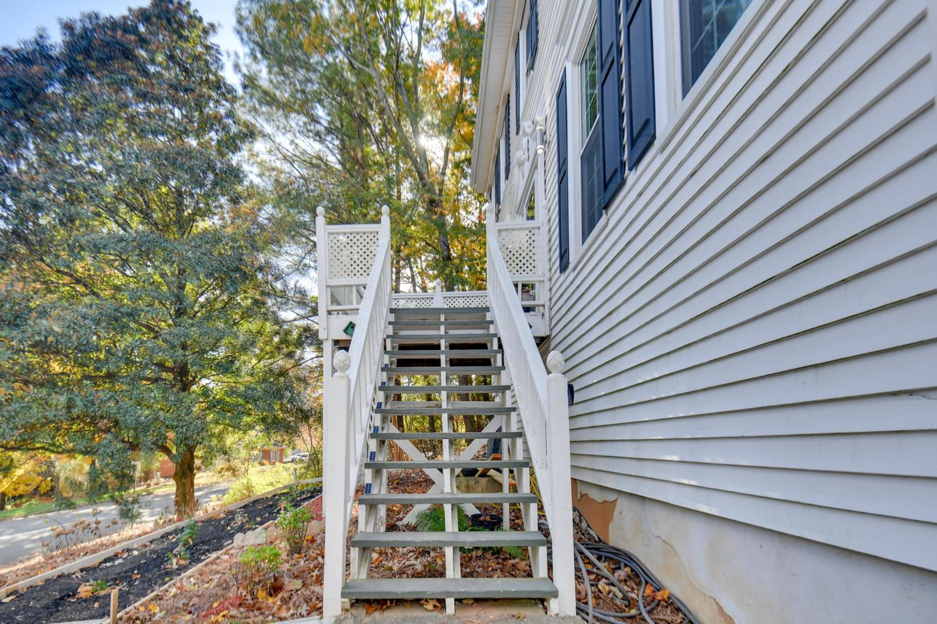 Fully Updated! Suburb Stay Near Sugarloaf Mills