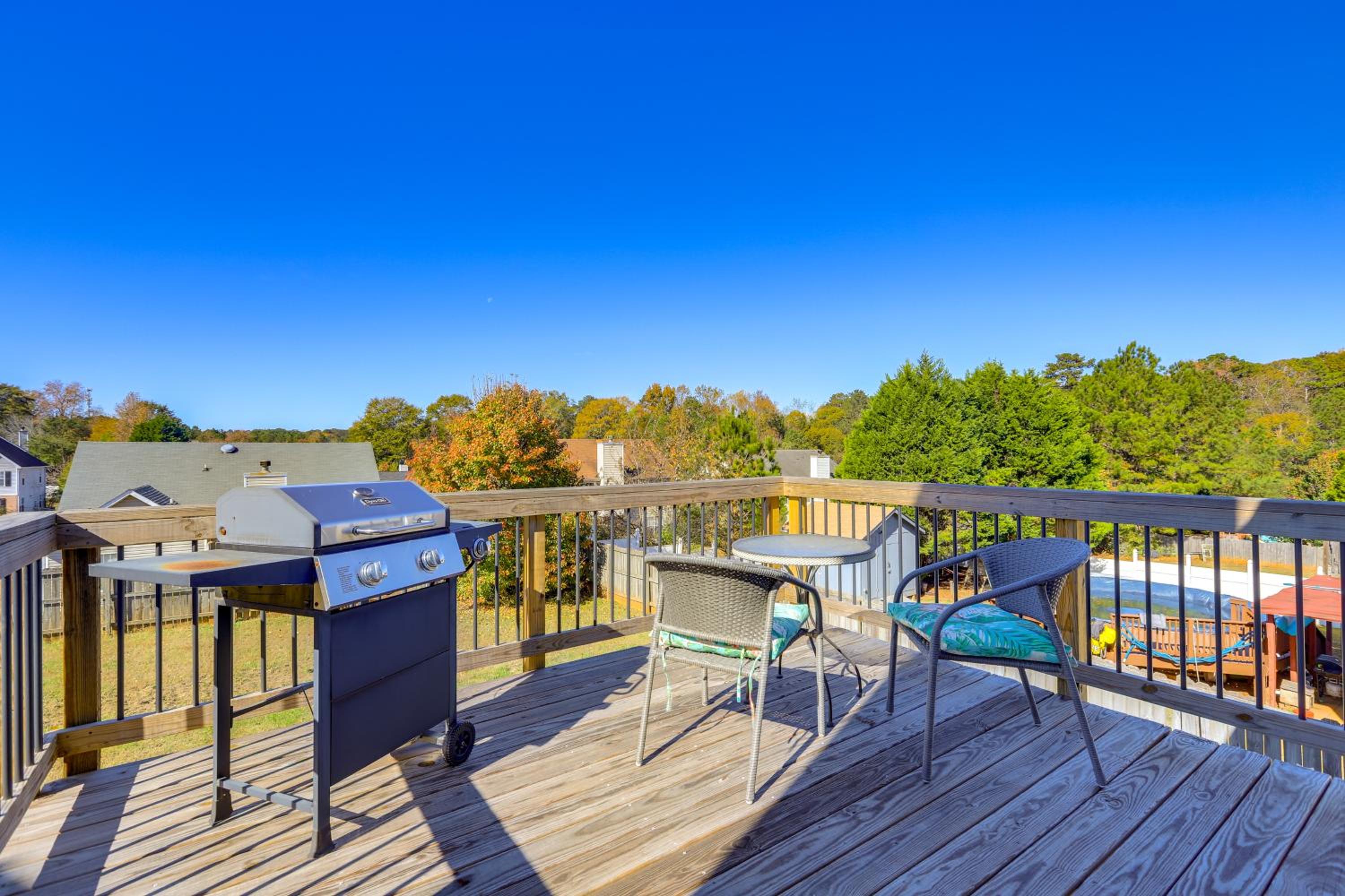 2 Mi to Town Bright Home with Deck in McDonough!