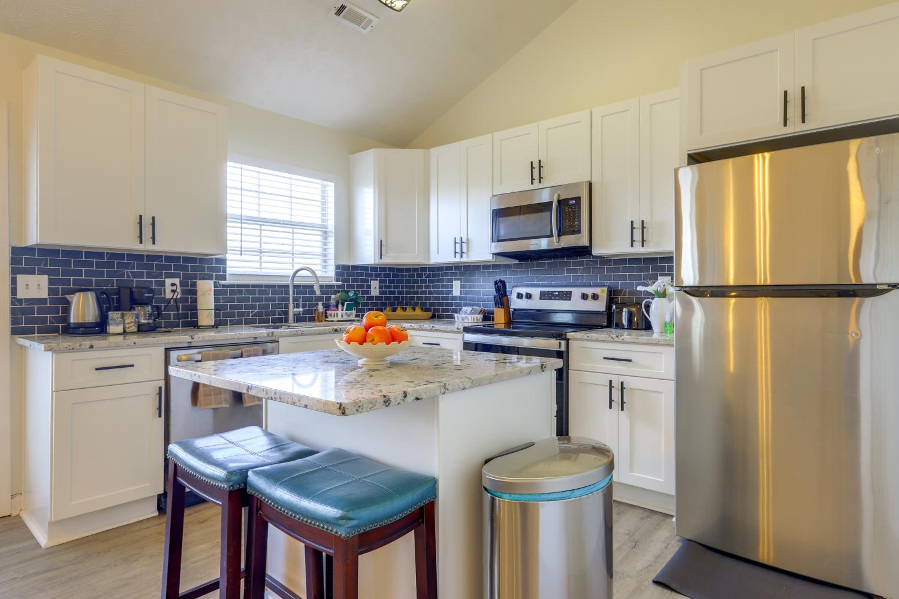 2 Mi to Town Bright Home with Deck in McDonough!