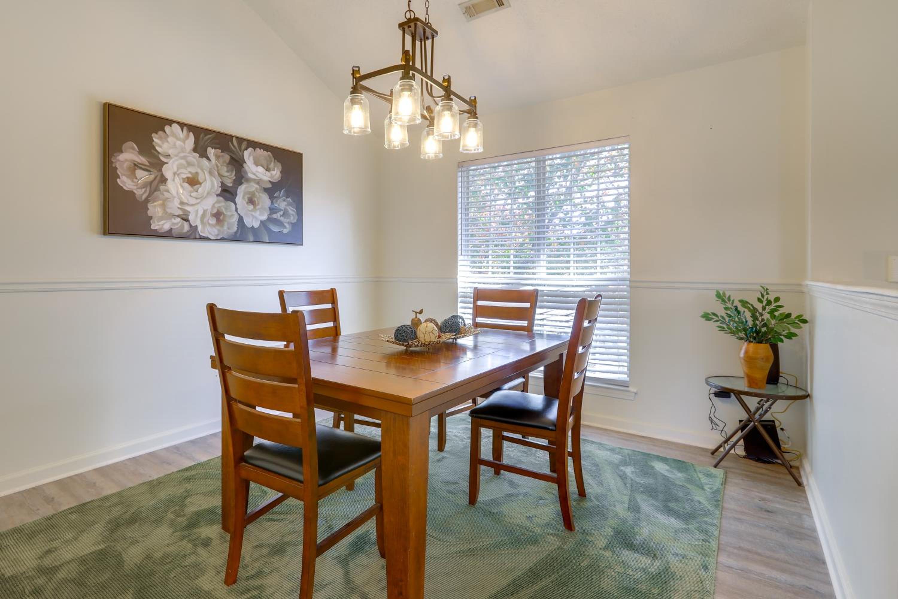 2 Mi to Town Bright Home with Deck in McDonough!