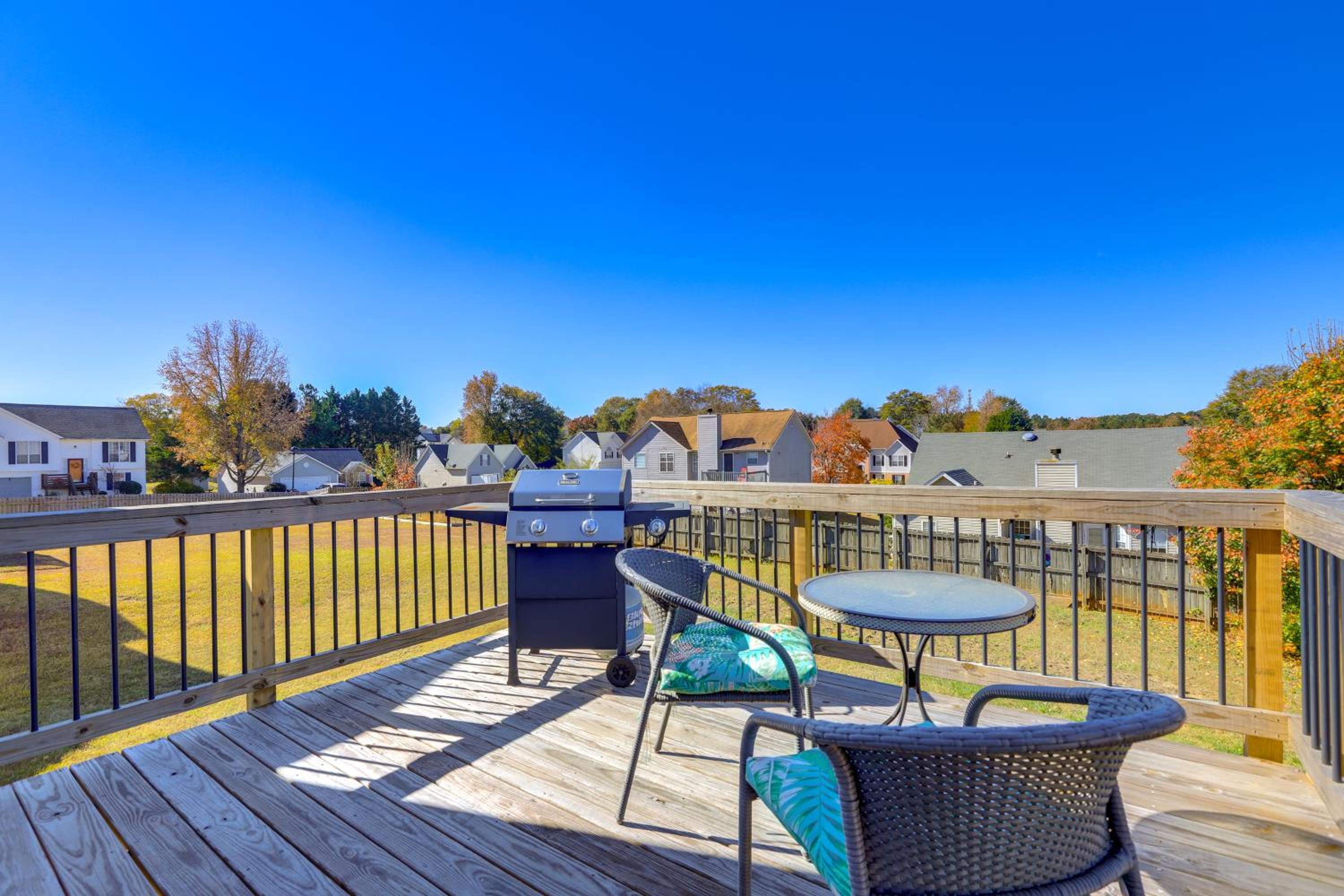 2 Mi to Town Bright Home with Deck in McDonough!