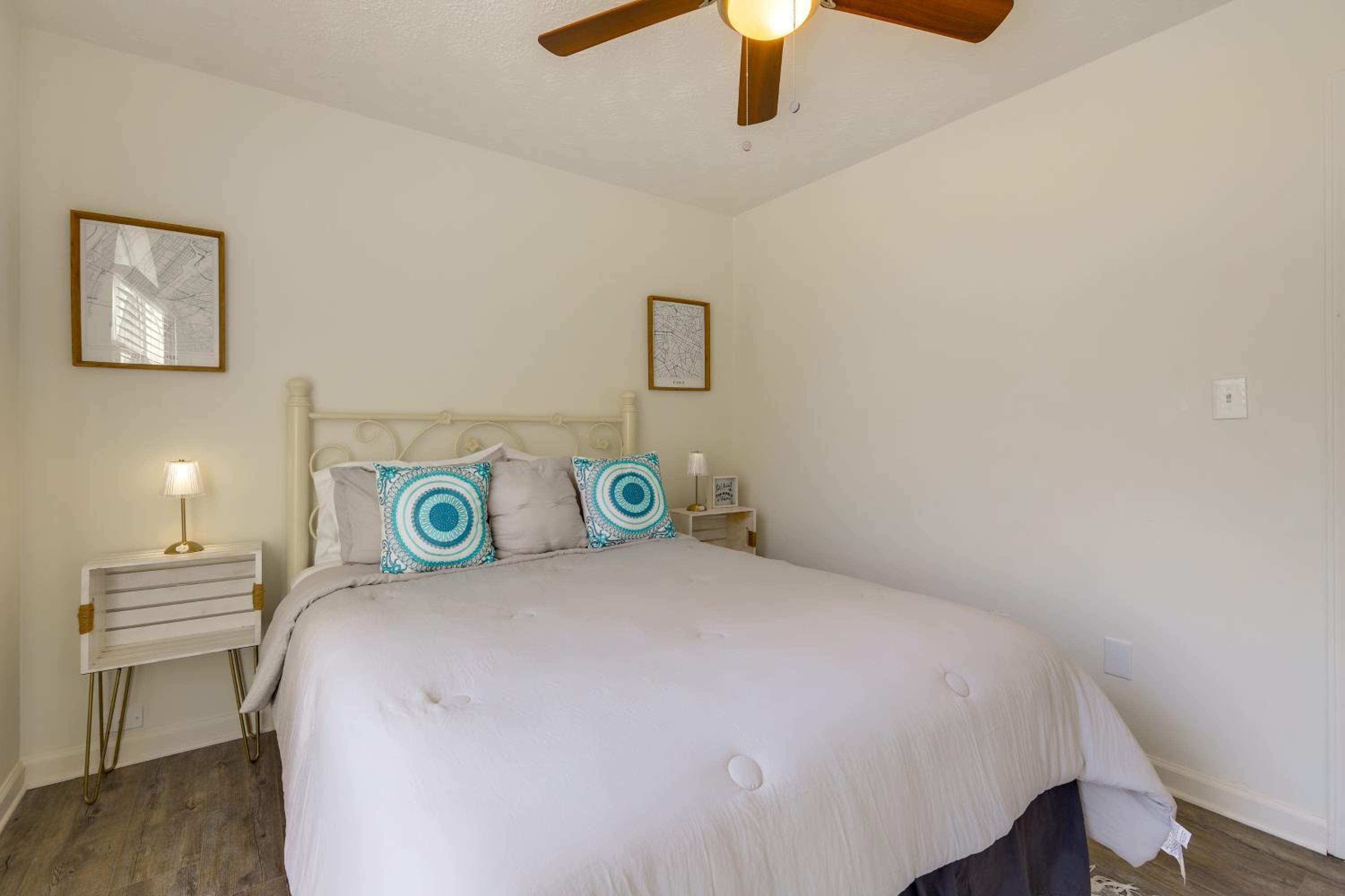 2 Mi to Town Bright Home with Deck in McDonough!