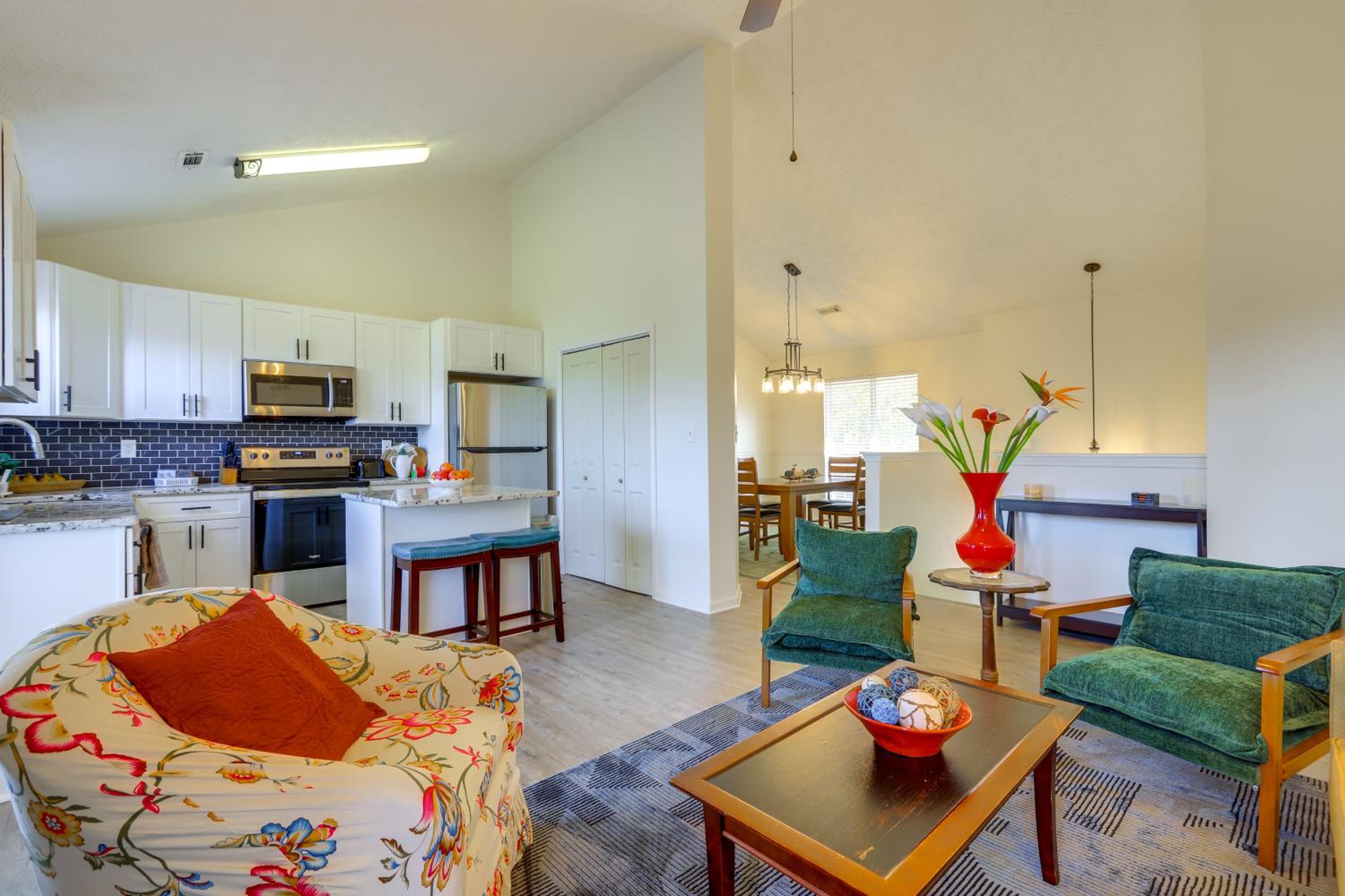 2 Mi to Town Bright Home with Deck in McDonough!