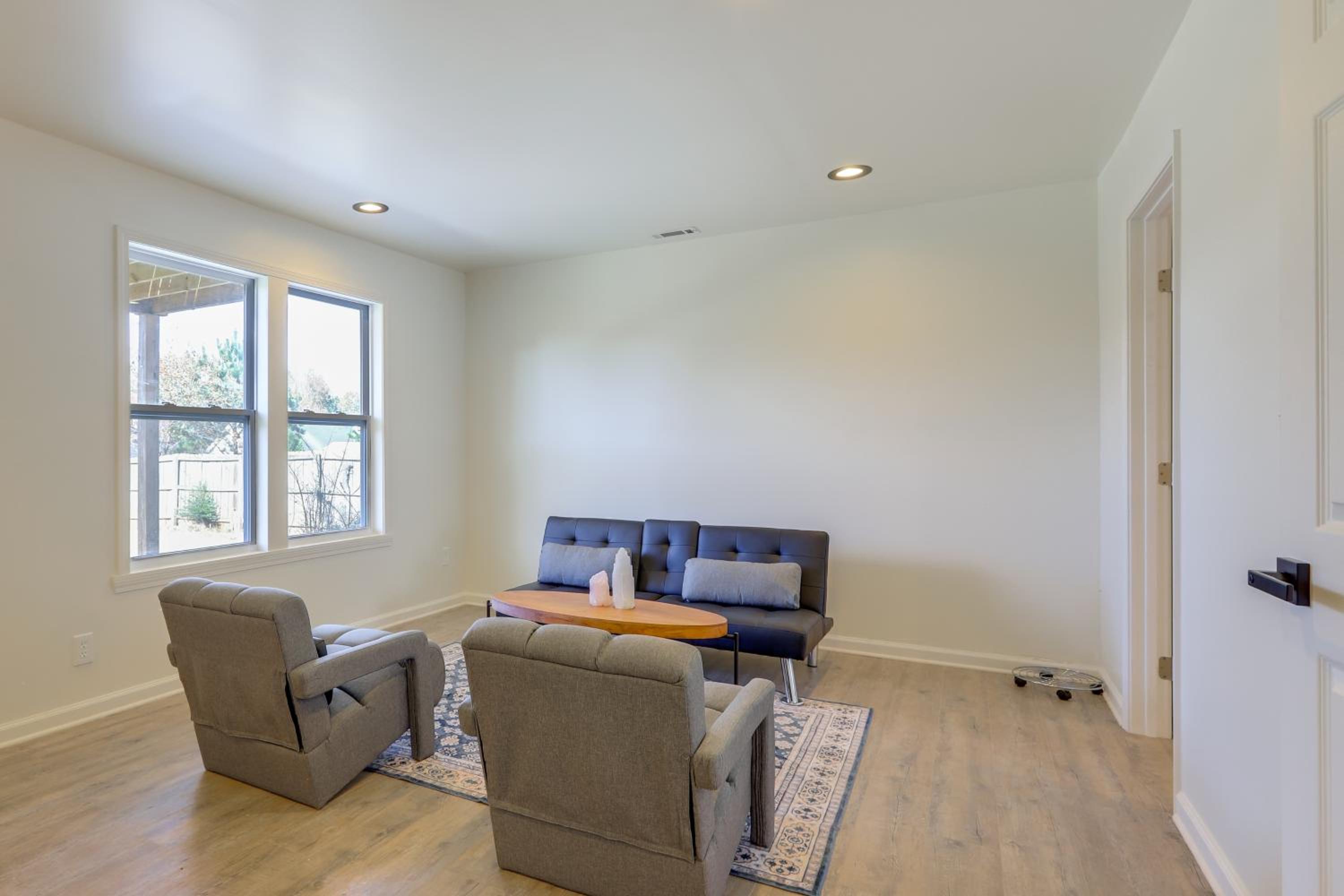 2 Mi to Town Bright Home with Deck in McDonough!