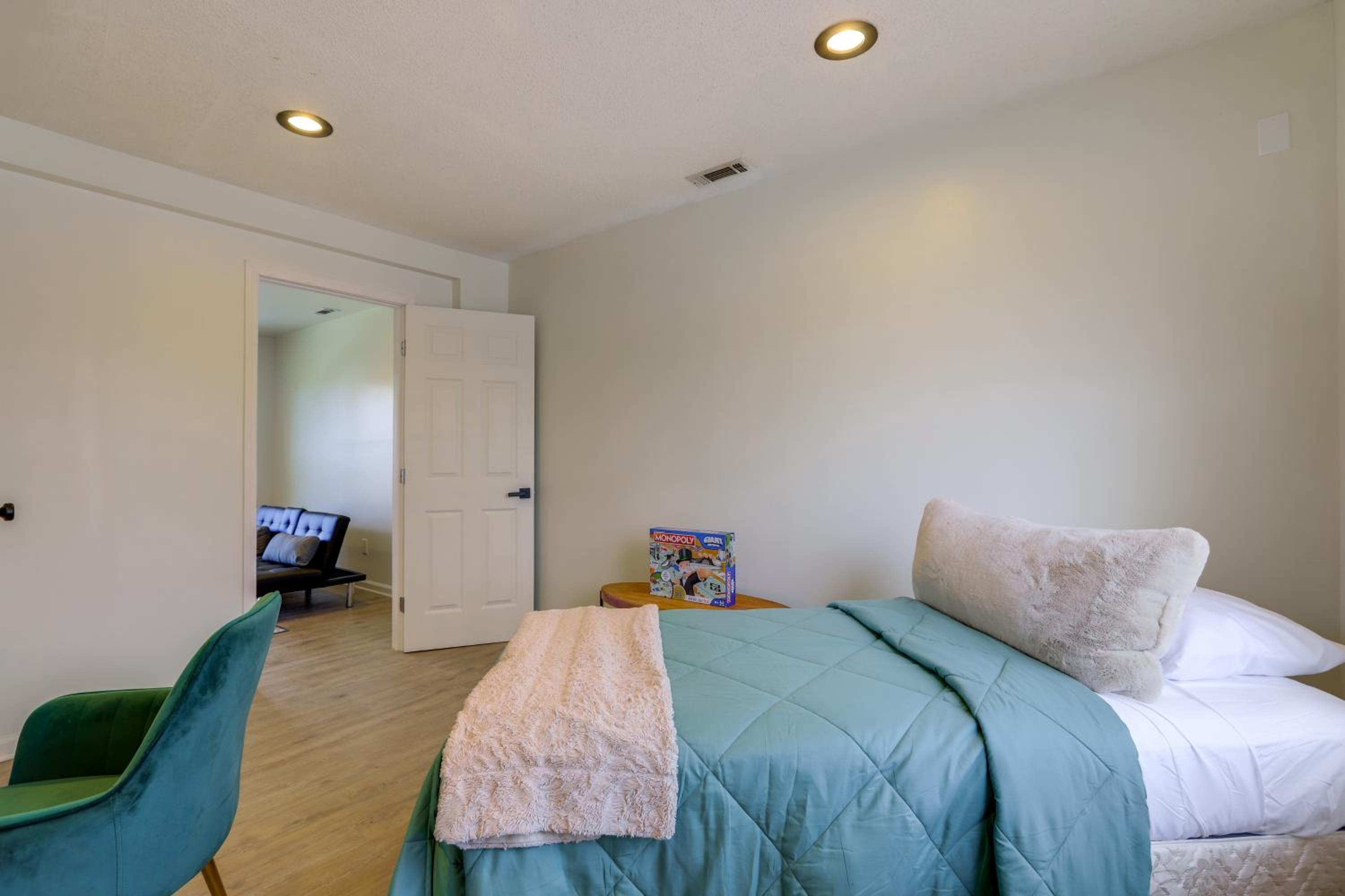 2 Mi to Town Bright Home with Deck in McDonough!