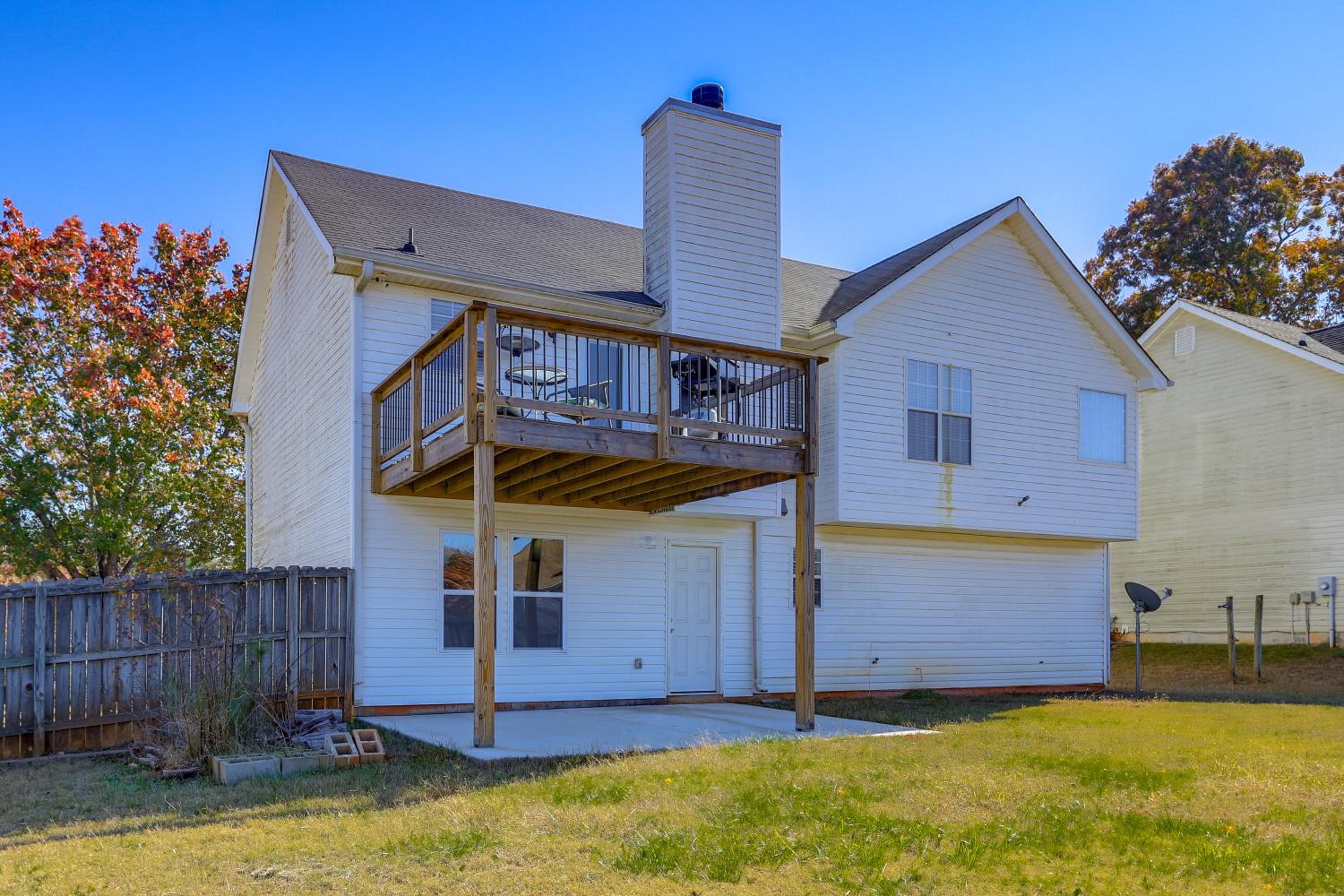 2 Mi to Town Bright Home with Deck in McDonough!