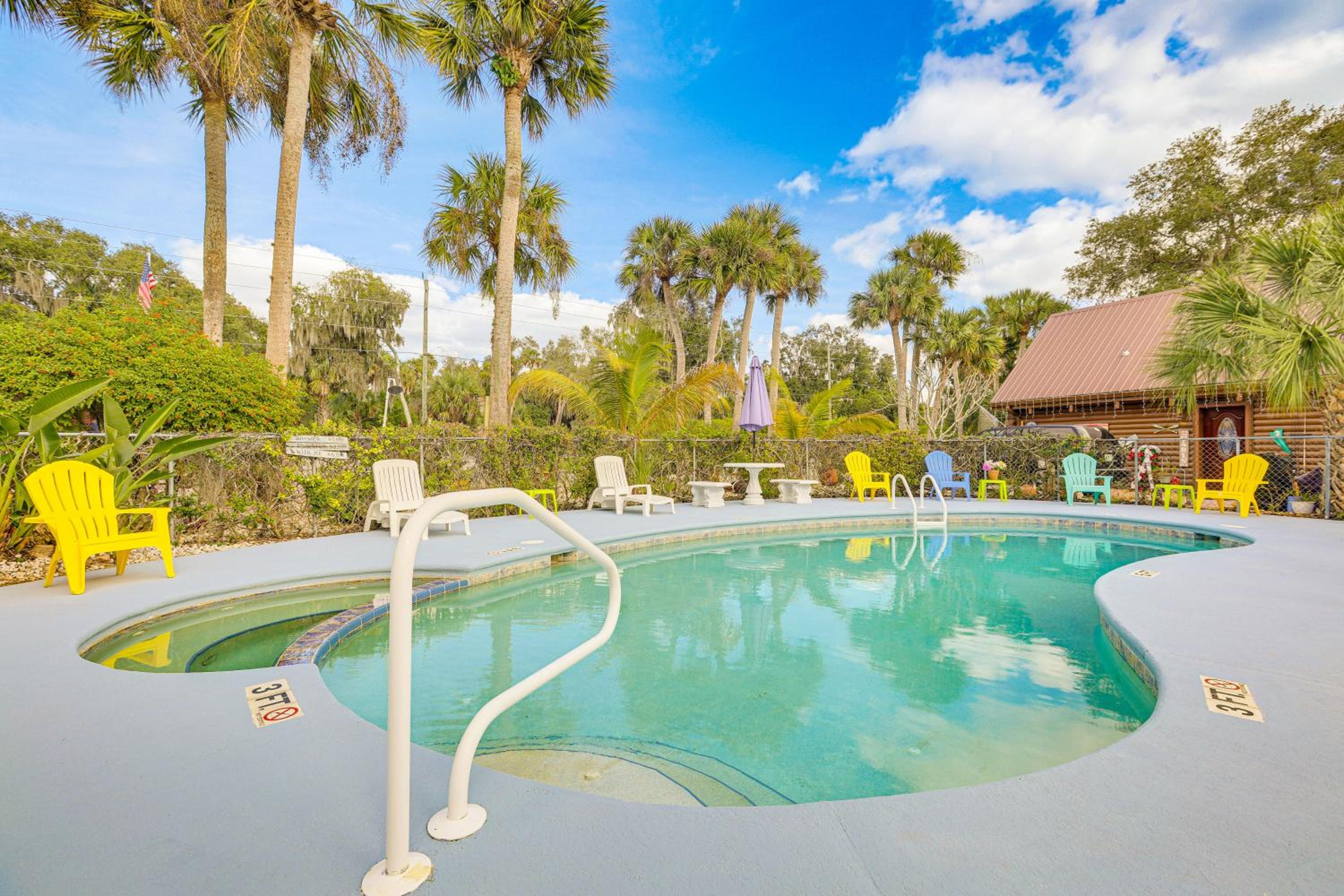 Unwind Poolside and Walk to Lake! Okeechobee Getaway