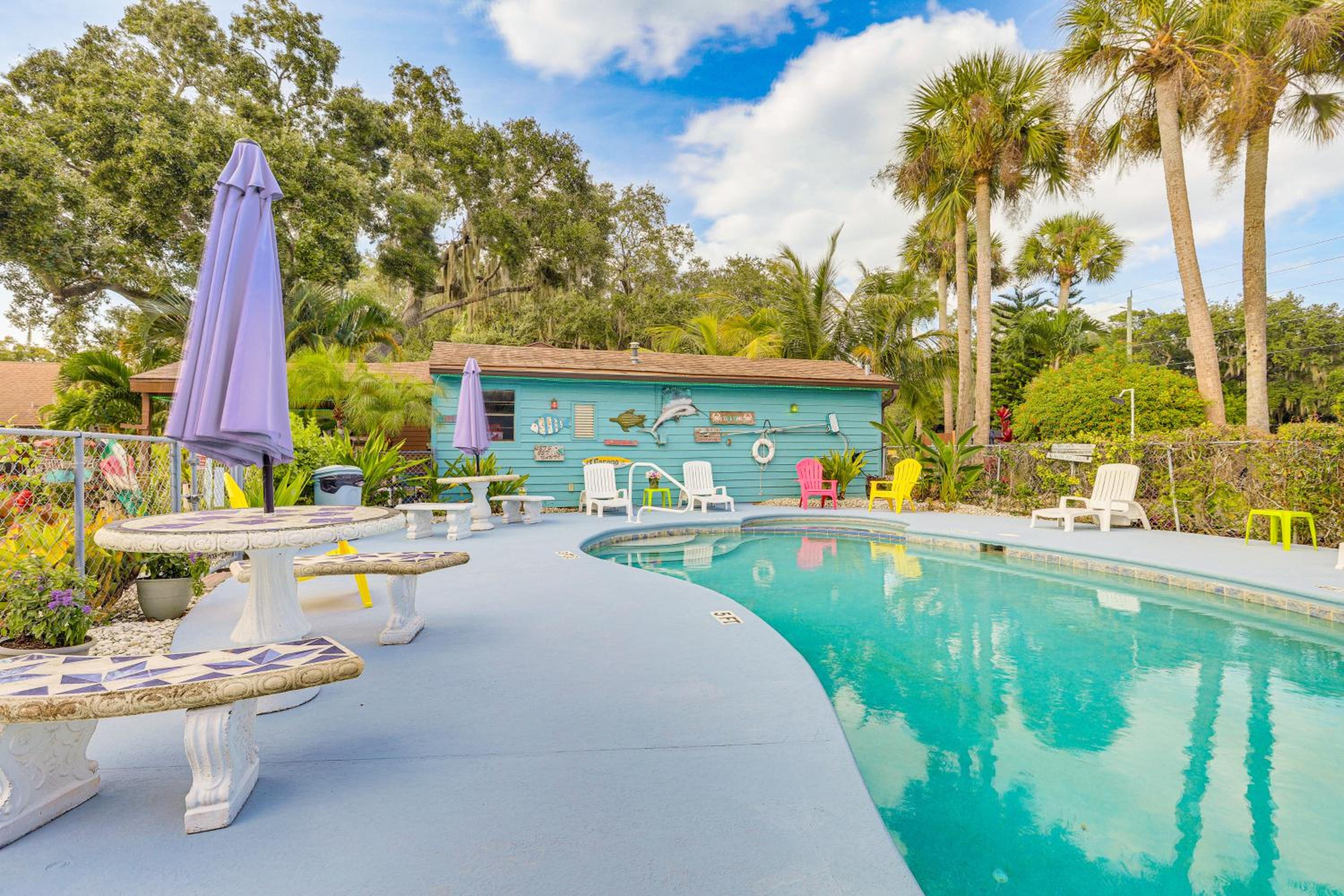 Unwind Poolside and Walk to Lake! Okeechobee Getaway